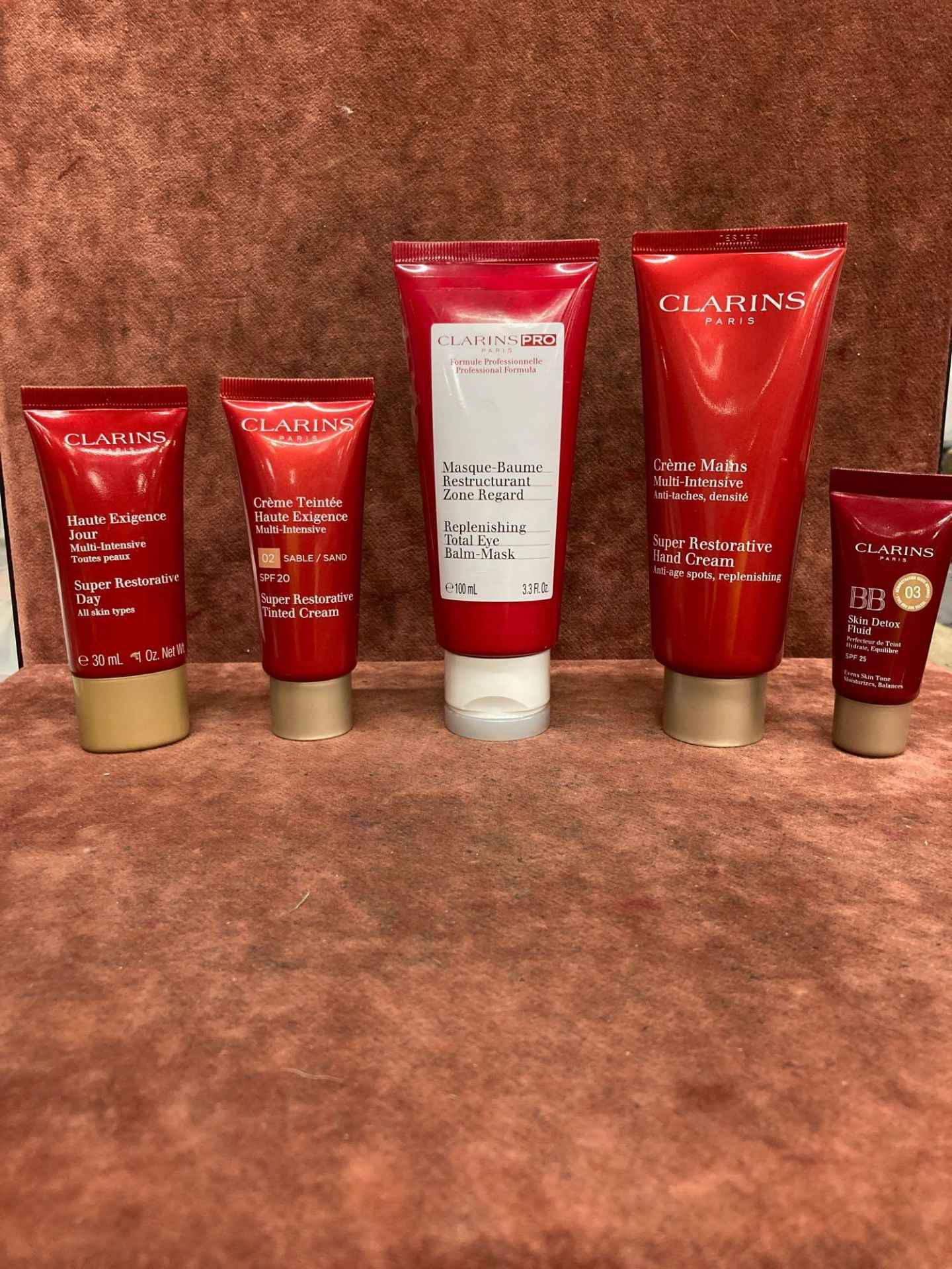 (Jb) RRP £235 Lot To Contain 5 Testers Of Assorted Premium Clarins Products To Include 100Ml Repleni