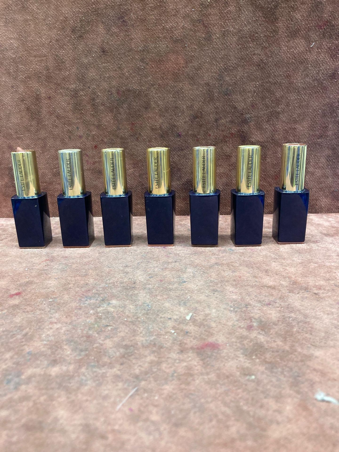 (Jb) RRP £210 Lot To Contain 7 Testers Of Assorted Premium Estee Lauder Lipsticks All Assorted Shade