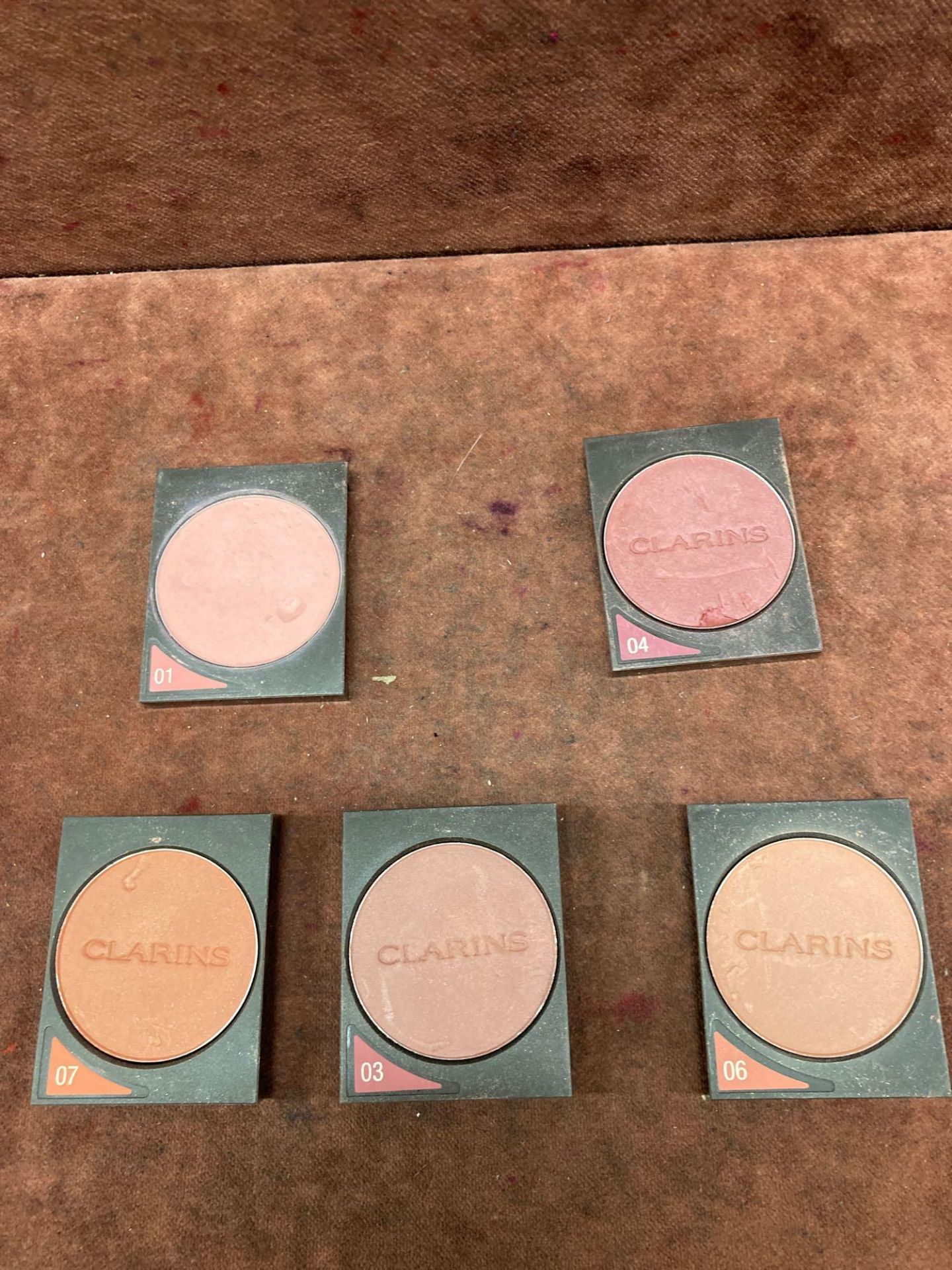 (Jb) RRP £300 Lot To Contain 15 Testers Of Assorted Clarins Powder Blushes All Ex-Display And Assort