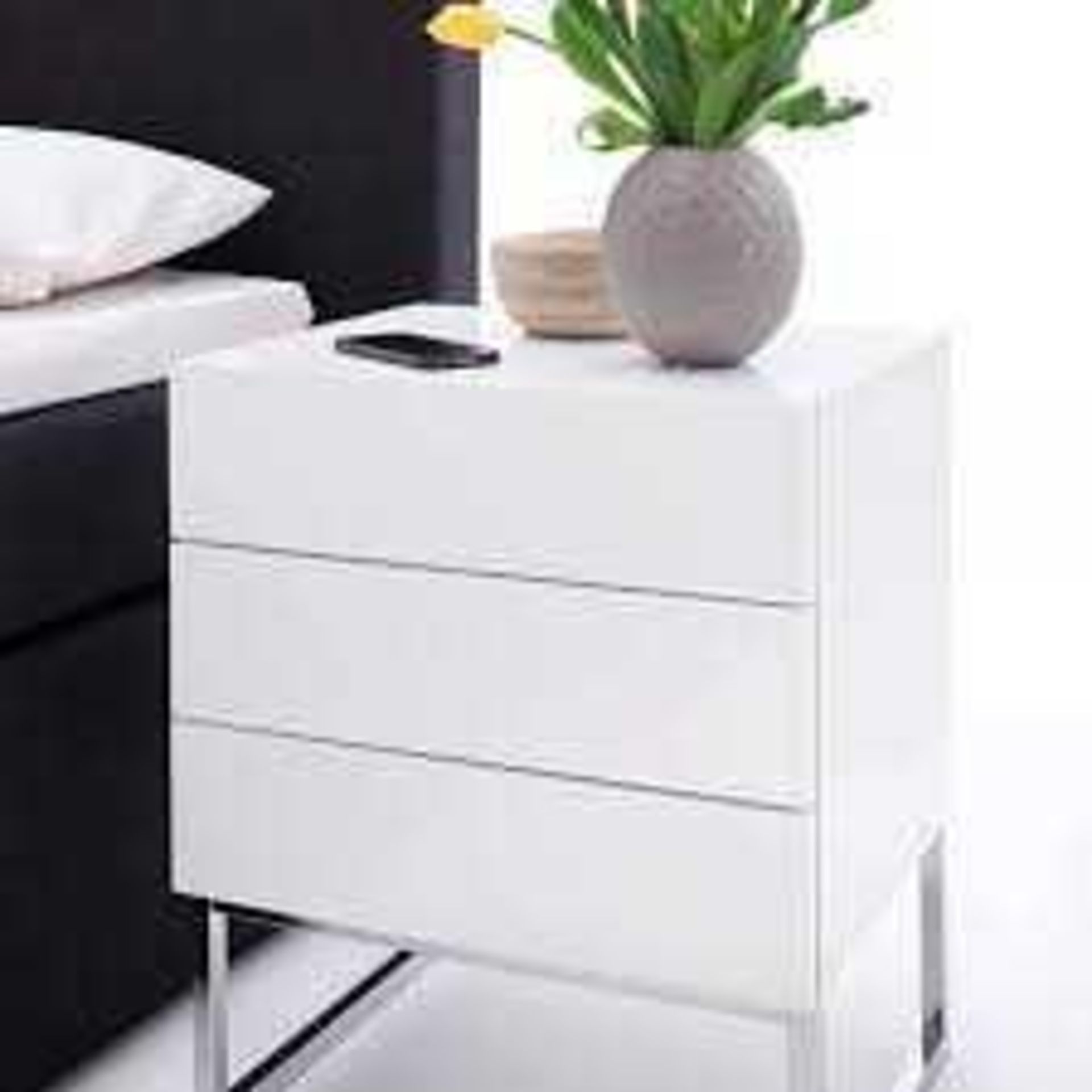 RRP £130 Lot To Contain 1 Boxed Nola 4 3 Drawer Bedside Table High Gloss