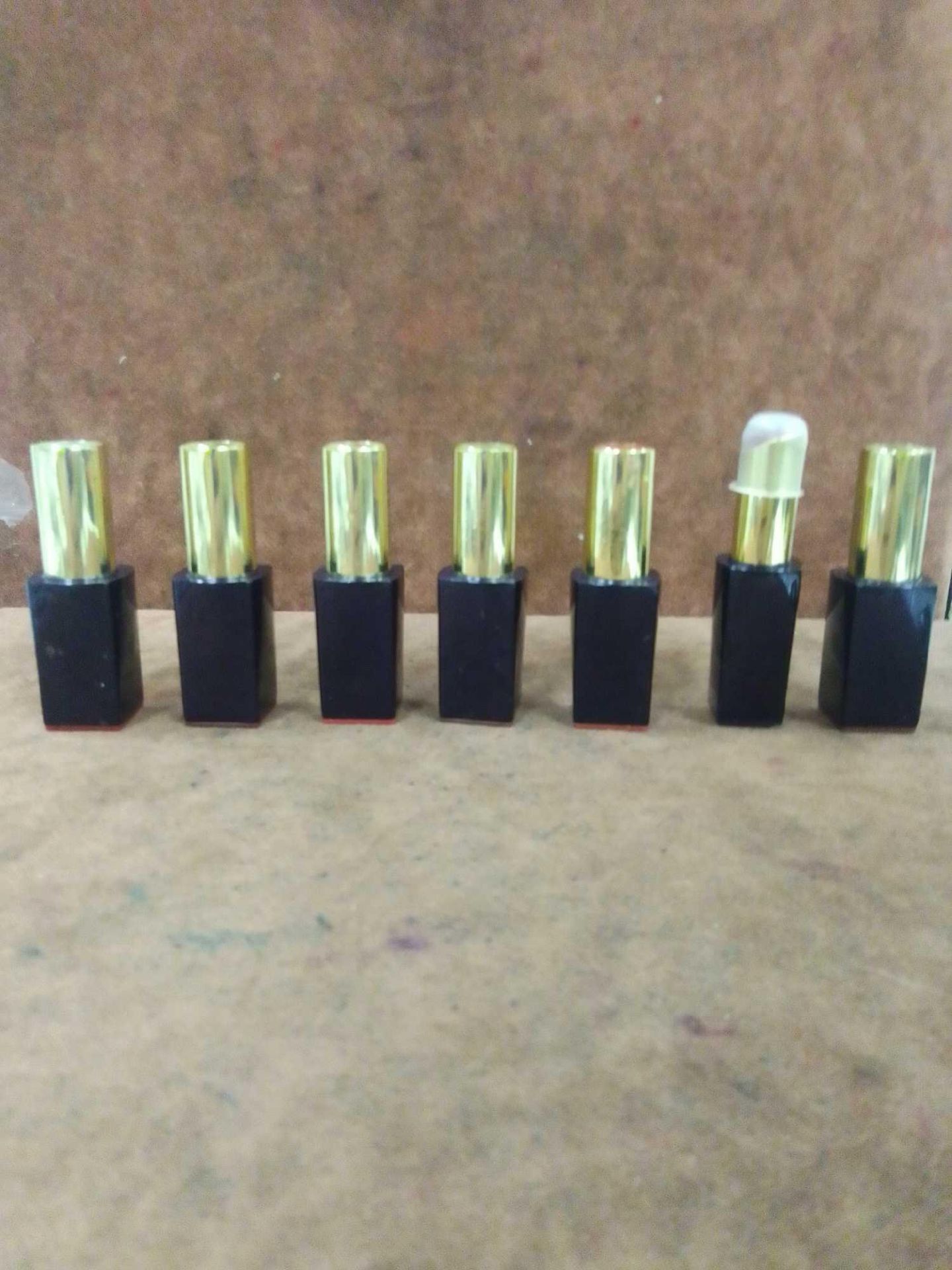 (Jb) RRP £210 Lot To Contain 7 Testers Of Assorted Premium Estee Lauder Lipsticks In Assorted Shades