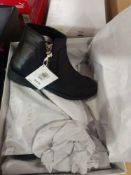 Combined RRP £130 Lot To Contain 2 Agatar Black Ladies Ankle Boots Size Uk3 And Uk 5 2.141 (