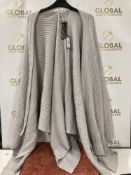 (Jb) RRP £225 Lot To Contain 5 Bagged And Tagged High End Woman'S Fashion Cable Rib Wraps In Grey In