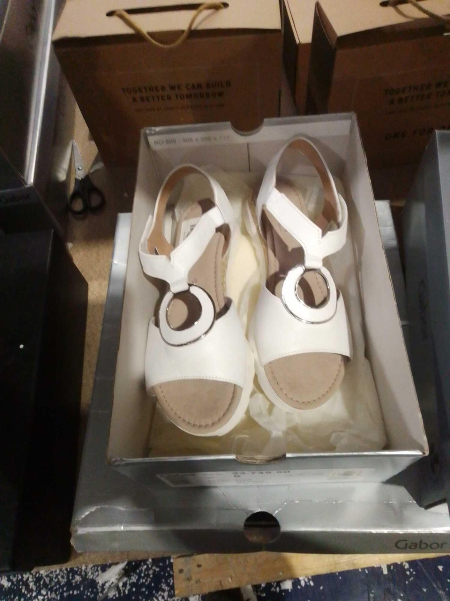 RRP £140 Lot To Contain 3 Boxed Assorted Pairs Of Gabor Ladies Shoes To Include Size 5 And A Half - Image 2 of 3