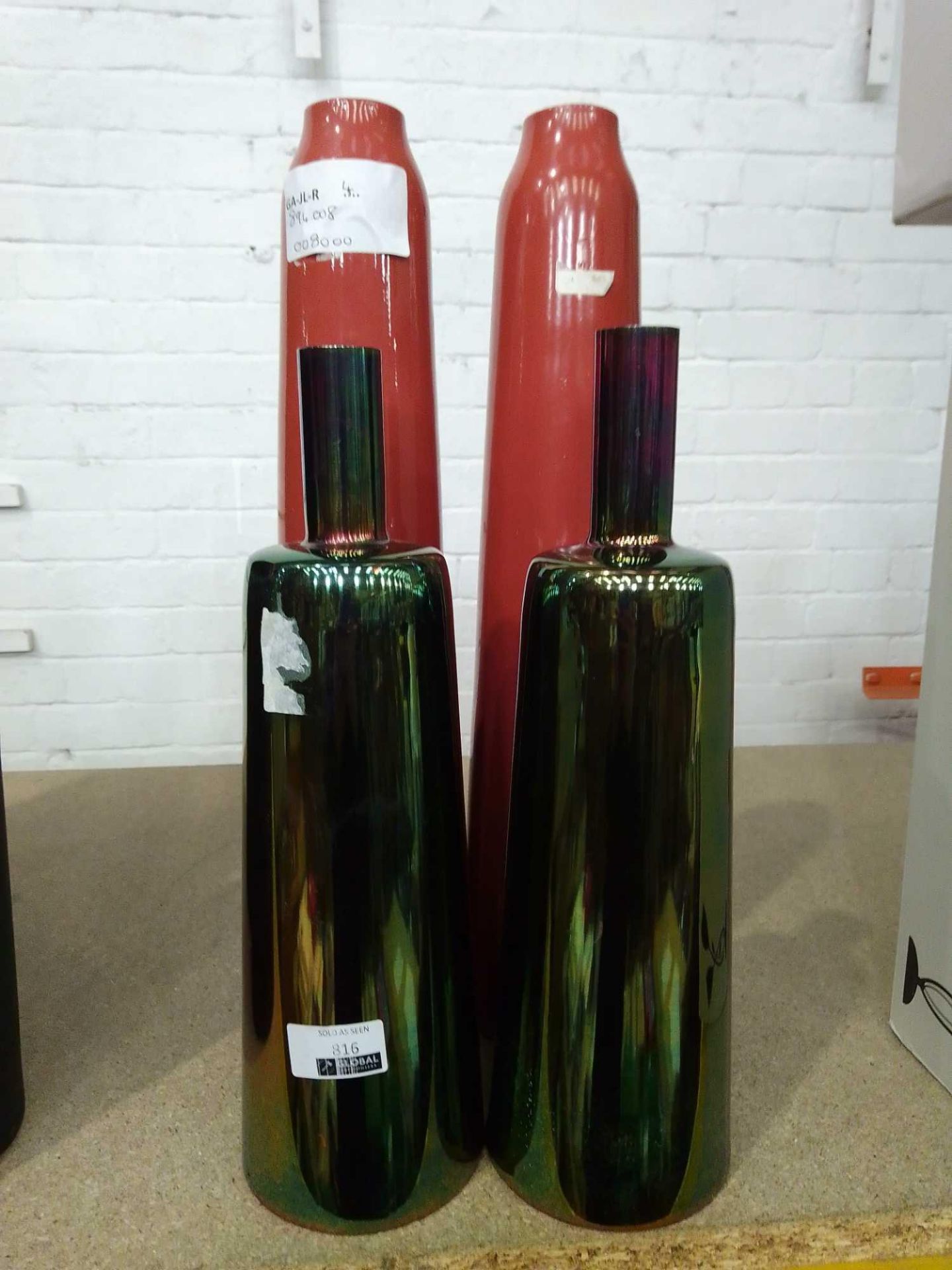 RRP £80 Lot To Contain 4 Assorted Rainbow Vases And Tall Red Vases 894.008 (Appraisals Available