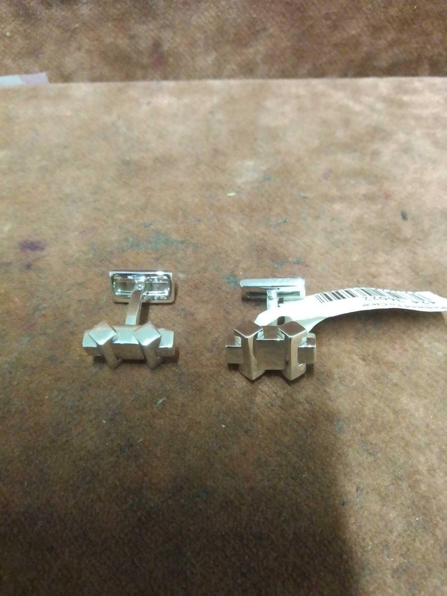 RRP £130 Lot To Contain 2 Assorted Pairs Of Silver Gents Designer Cufflinks 2.143 (Appraisals - Image 3 of 4