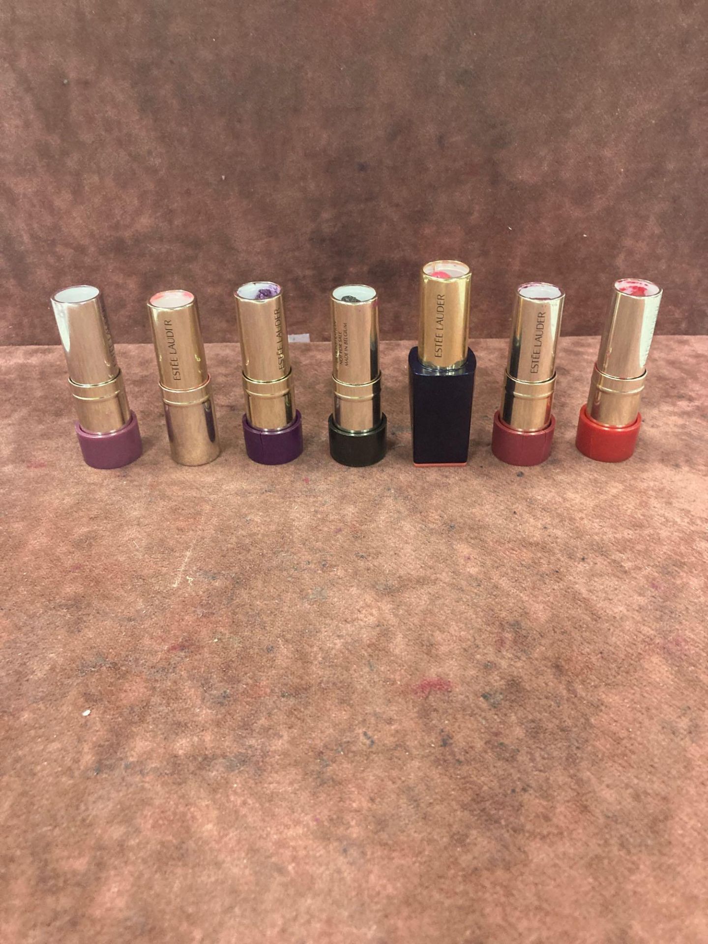 (Jb) RRP £210 Lot To Contain 7 Testers Of Assorted Premium Estee Lauder Lipsticks All Assorted Shade