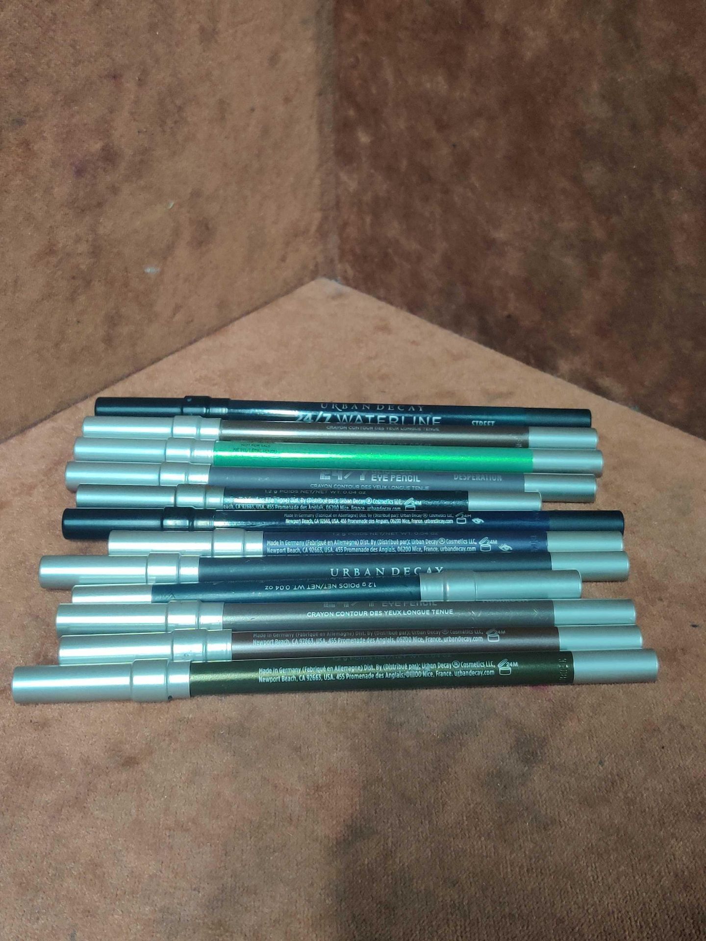 (Jb) RRP £200 Lot To Contain 12 Testers Assorted Premium Urban Decay Makeup Pencils All Ex-Display A