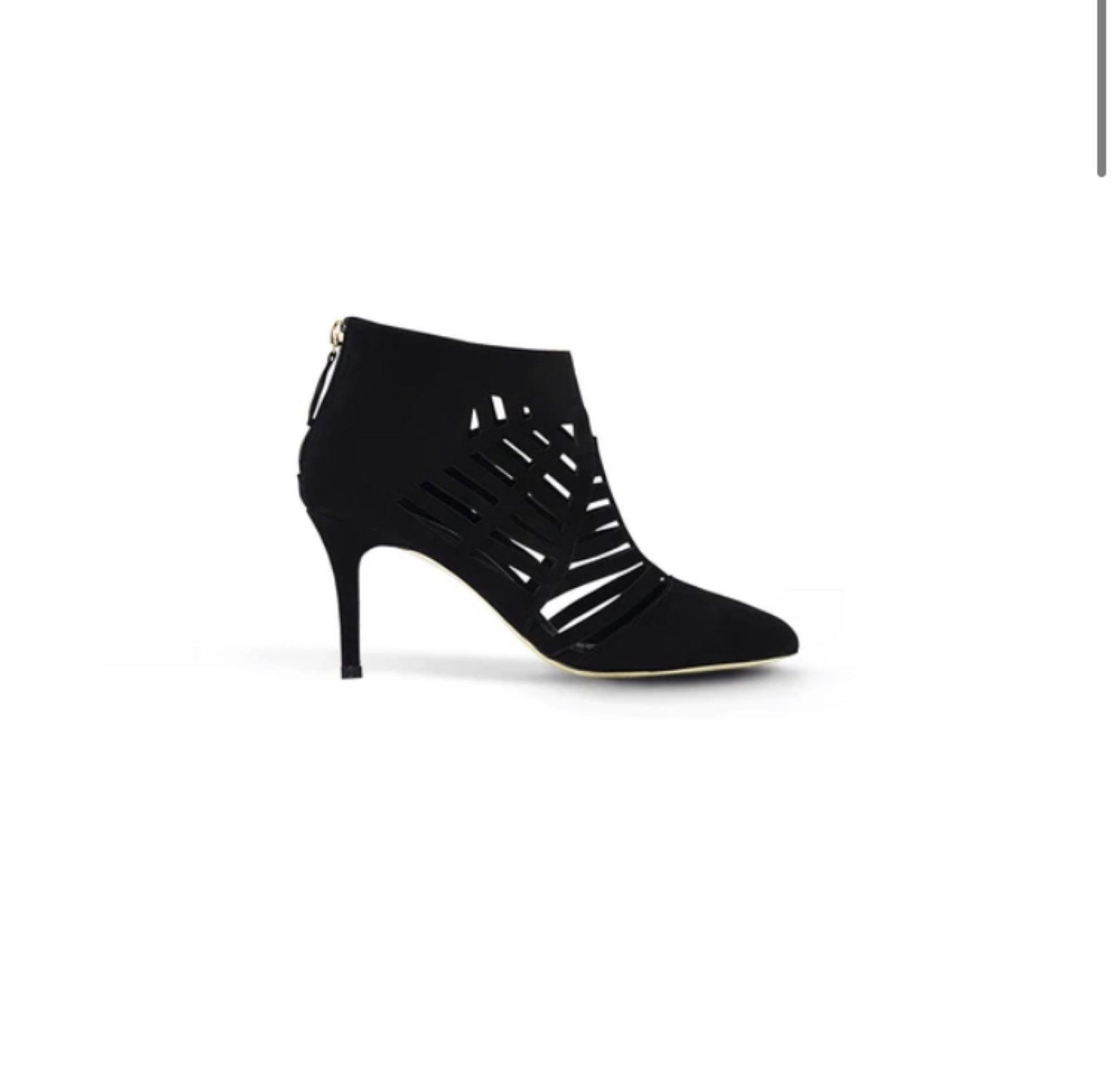 (Jb) RRP £225 Lot To Contain 1 Brand New Boxed Sargossa Spider Heels In Black/Suede Size Uk 7 (67.08