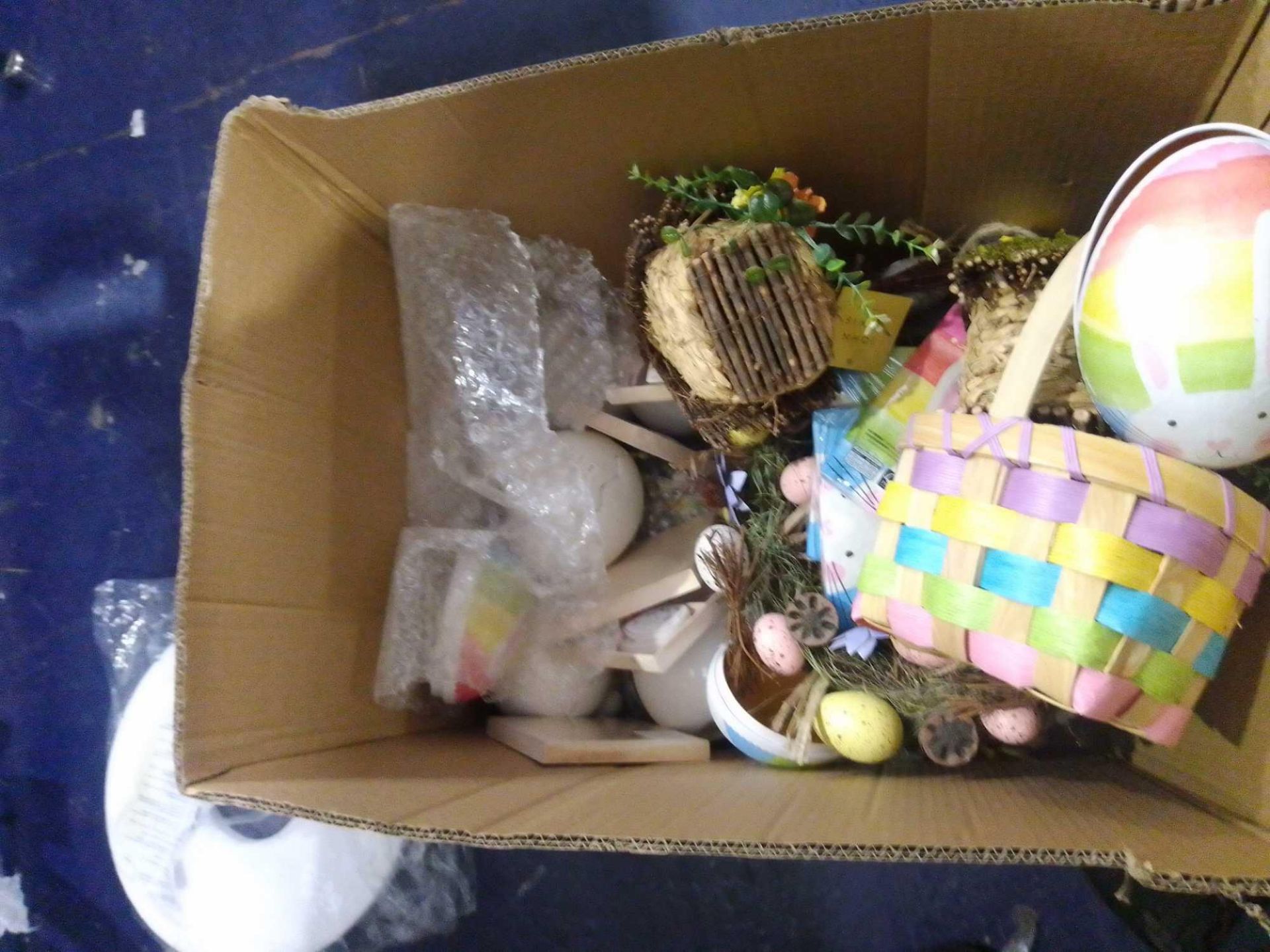 RRP £250 Lot To Contain 30 Assorted Brand New Easter Decorations Easter Baskets And Easter Ornaments - Image 3 of 3