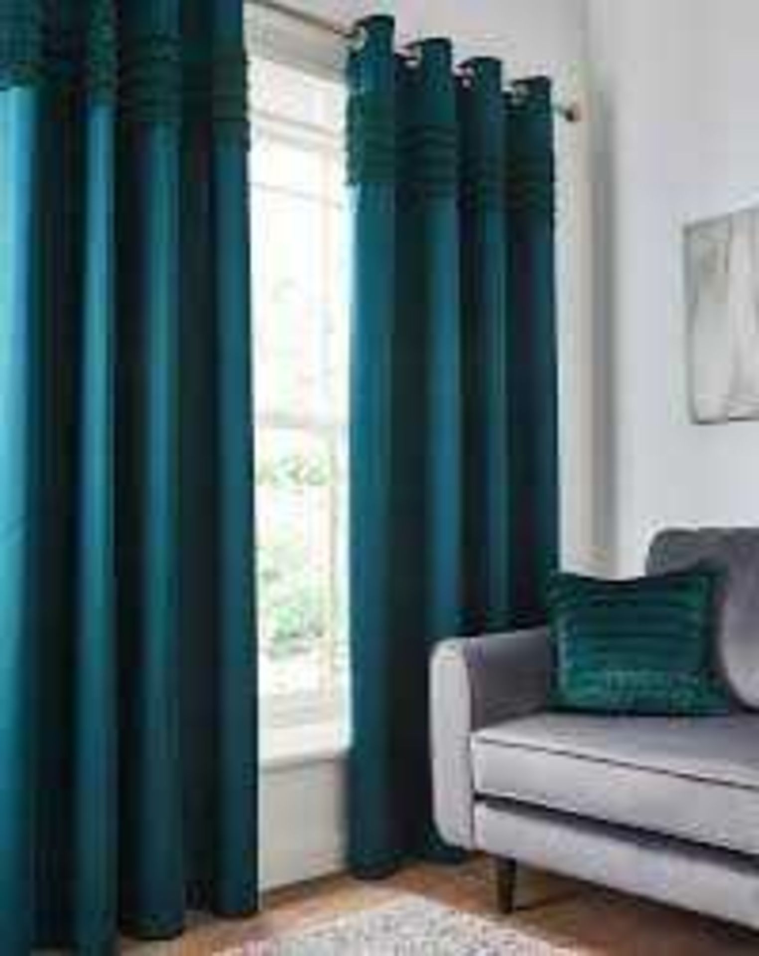 RRP£150 Lot To Contain 7 Assorted Items To Include Super King-size Bed Sets Valour Teal Curtains