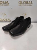 RRP £60 Boxed Pair Of Rhino Theo Black Leather Shoes In Size 9 (1.179) (Appraisals Available On