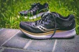 RRP £85 Boxed Pair Of Saucony Ever Run Size Uk 4 Women's Black And Gold Running Trainers (8.075) (