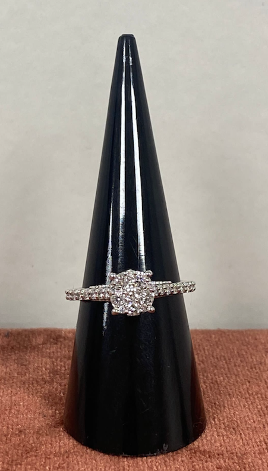 RRP £1800 Diamond Single Stone Style Cluster Ring 0.59ct Diamonds, 27 Stones, 4.01g of 18K White