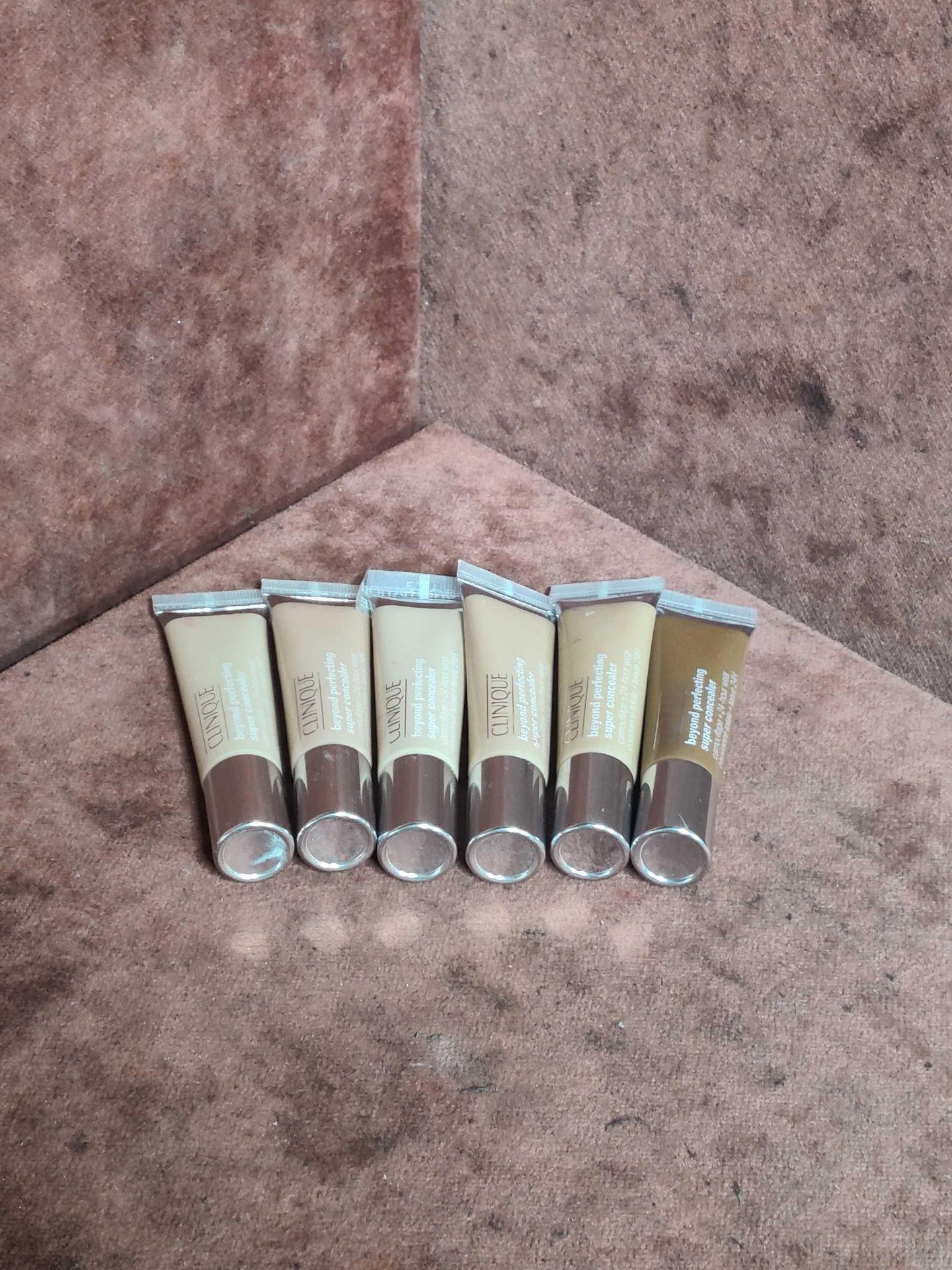 (Jb) RRP £120 Lot To Contain 6 Testers Of Clinique Beyond Perfecting Super Concealers All Ex-Display