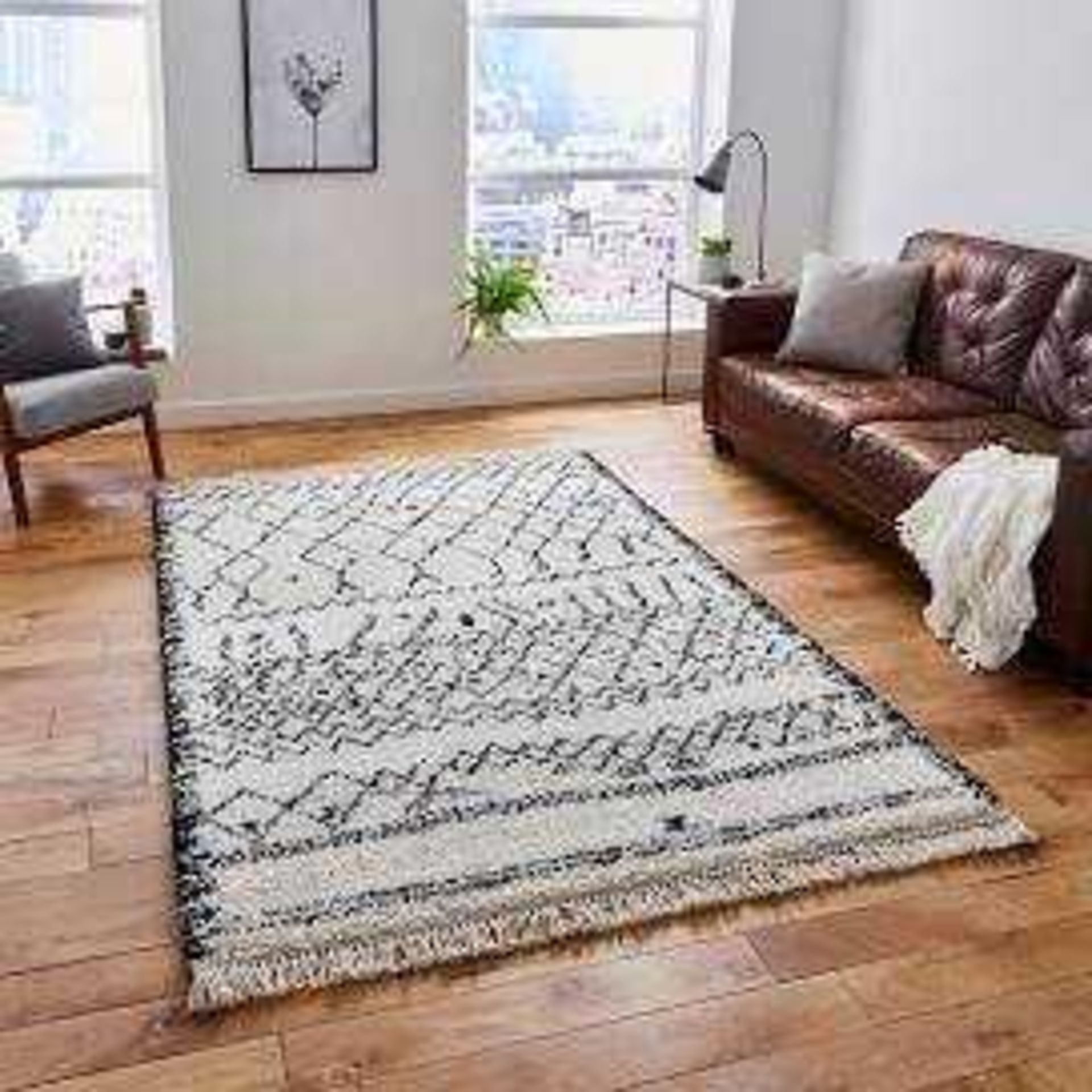 RRP £130 To Contain 3 Assorted Furnishing Items Including 2 Scatter Cushions And 1 Throw