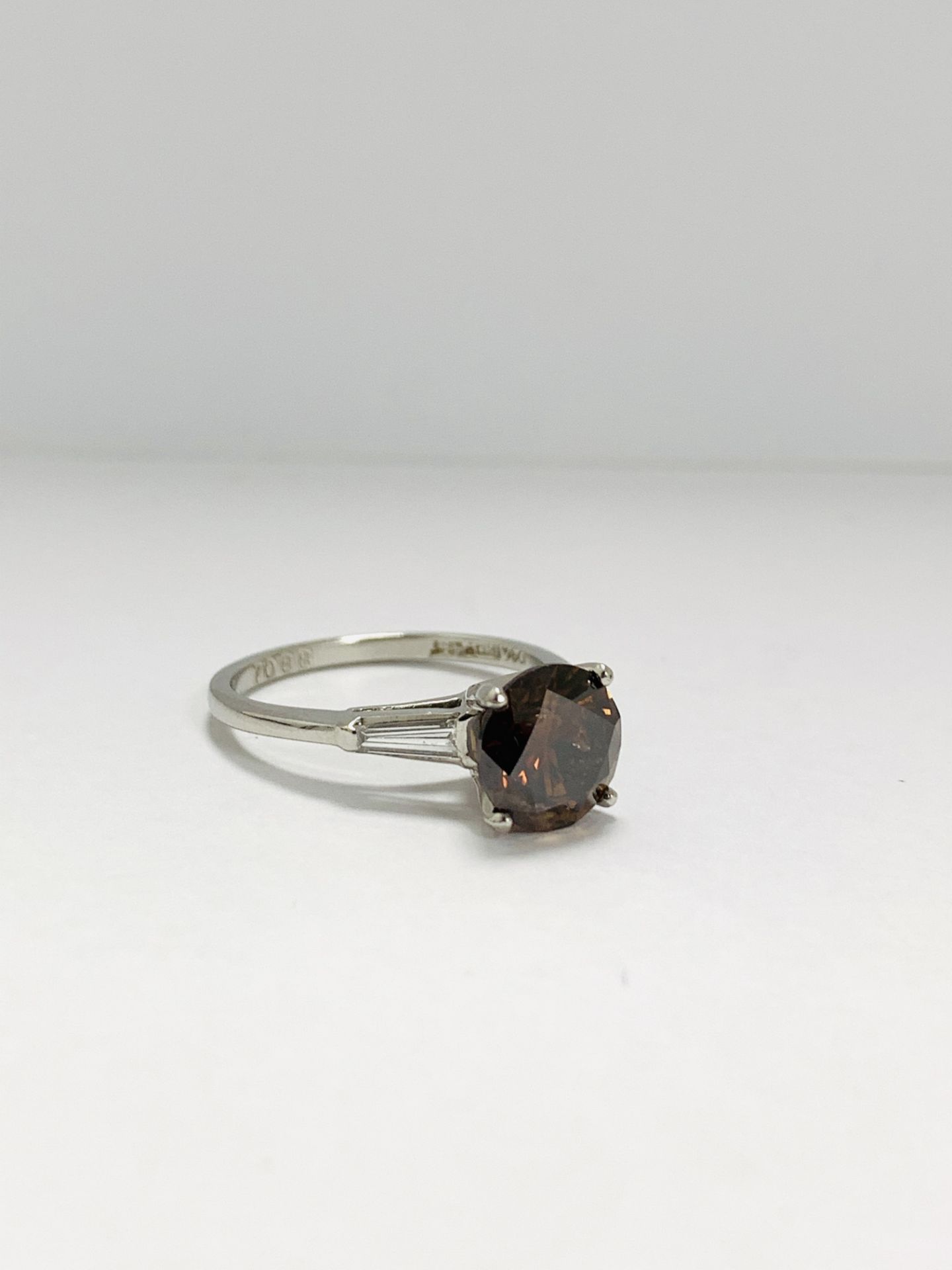 900 Platinum Ring - Image 6 of 9