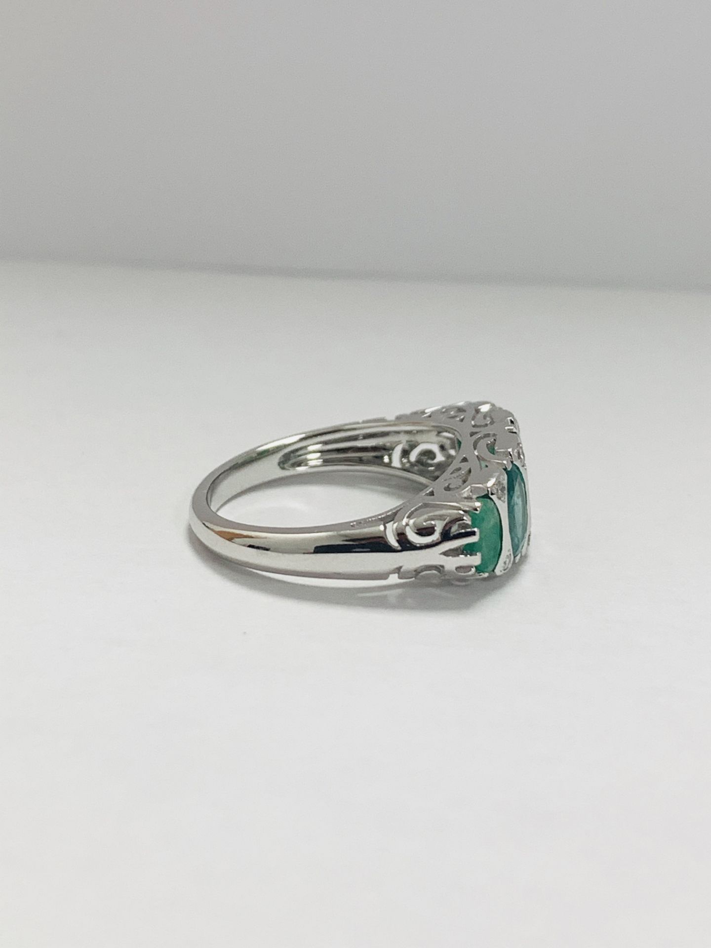 14Ct White Gold Emerald And Diamond Ring - Image 5 of 9