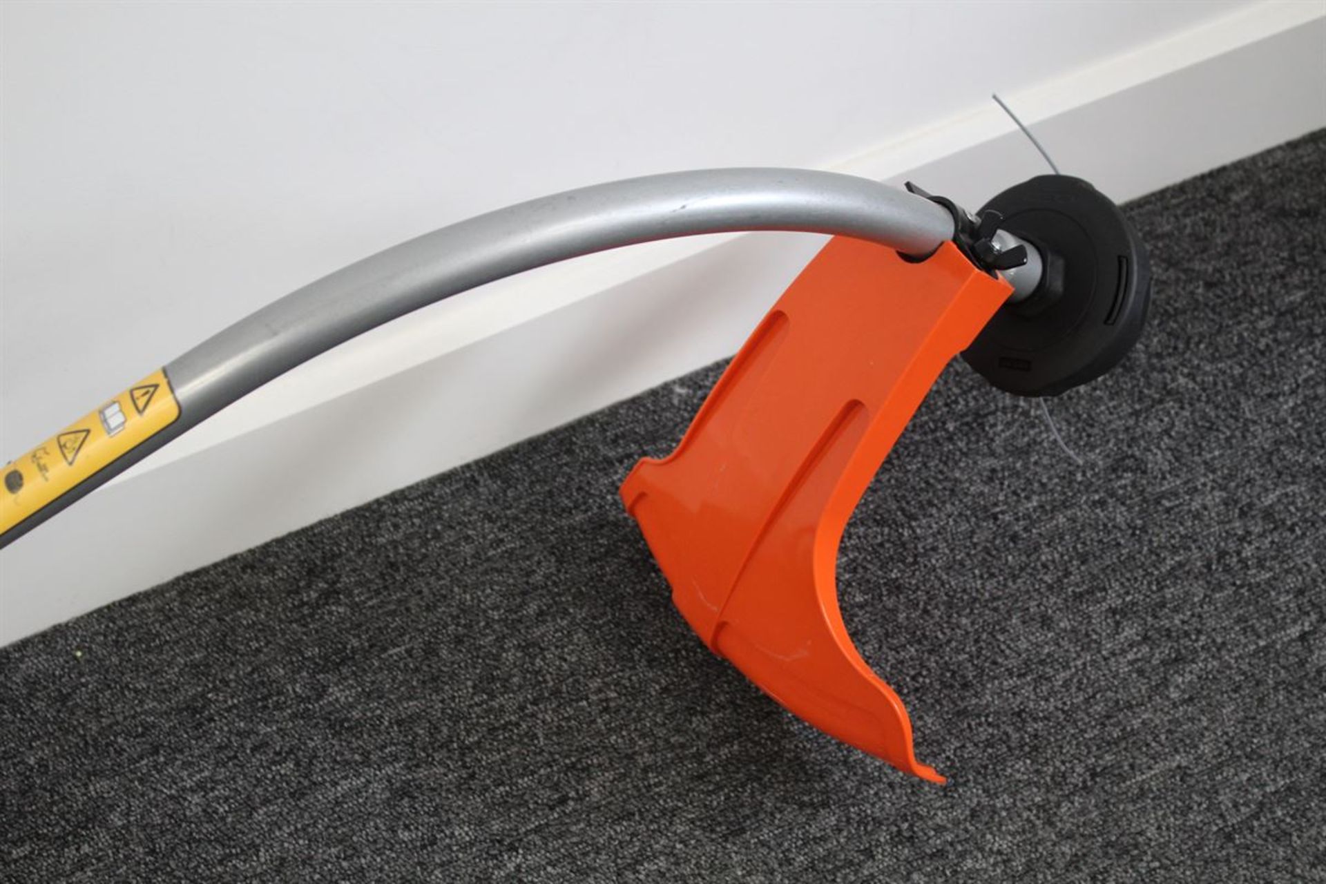 Husqvarna Petrol Trimmer 28cc - Image 2 of 3