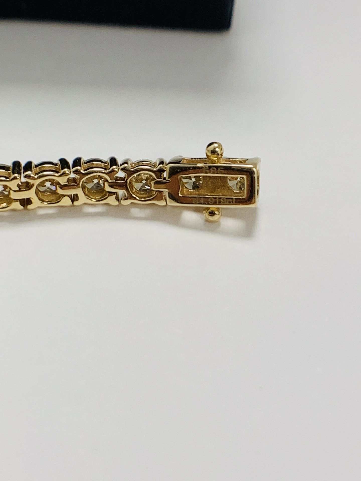 14ct Yellow Gold Diamond Tennis Bracelet - Image 10 of 14