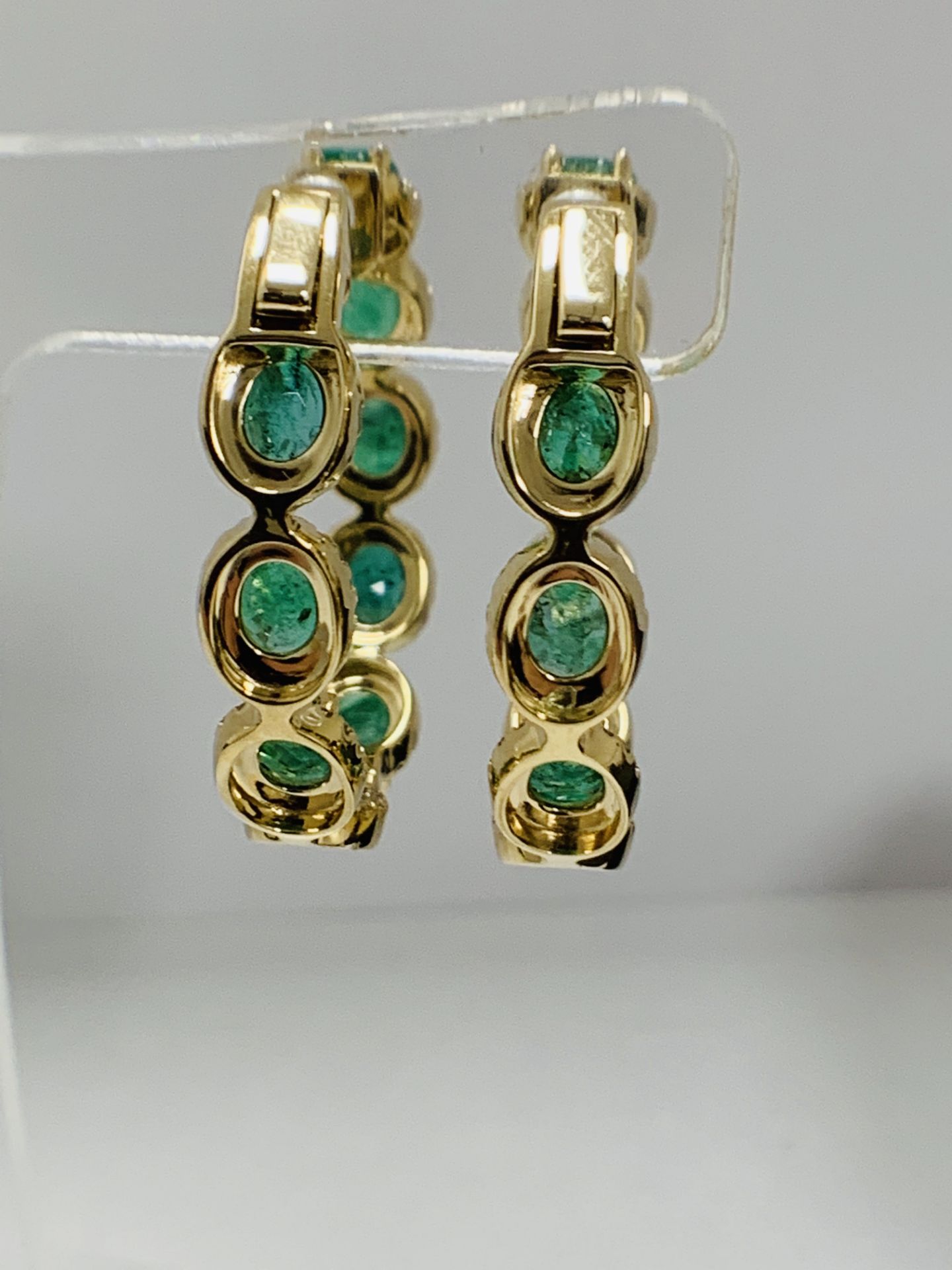 14ct Yellow Gold Emerald And Diamond Hoop Earrings - Image 20 of 23