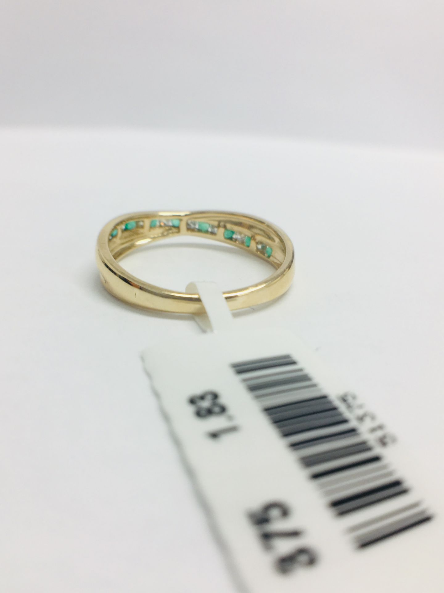 9ct Yellow Gold Emerald Diamond Crossover Band Ring - Image 6 of 11