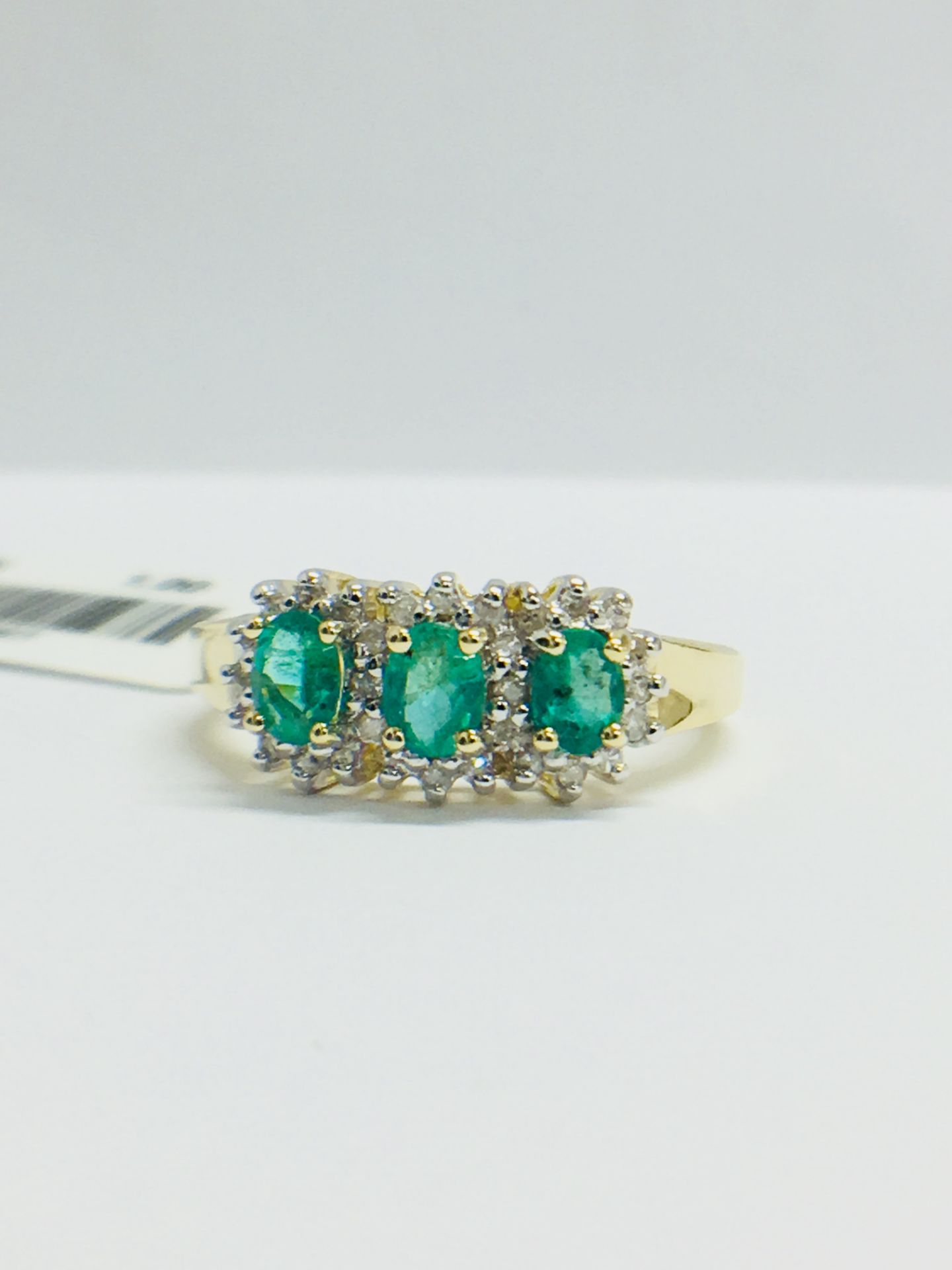 9ct Emerald Diamond Cluster Style Ring - Image 9 of 10