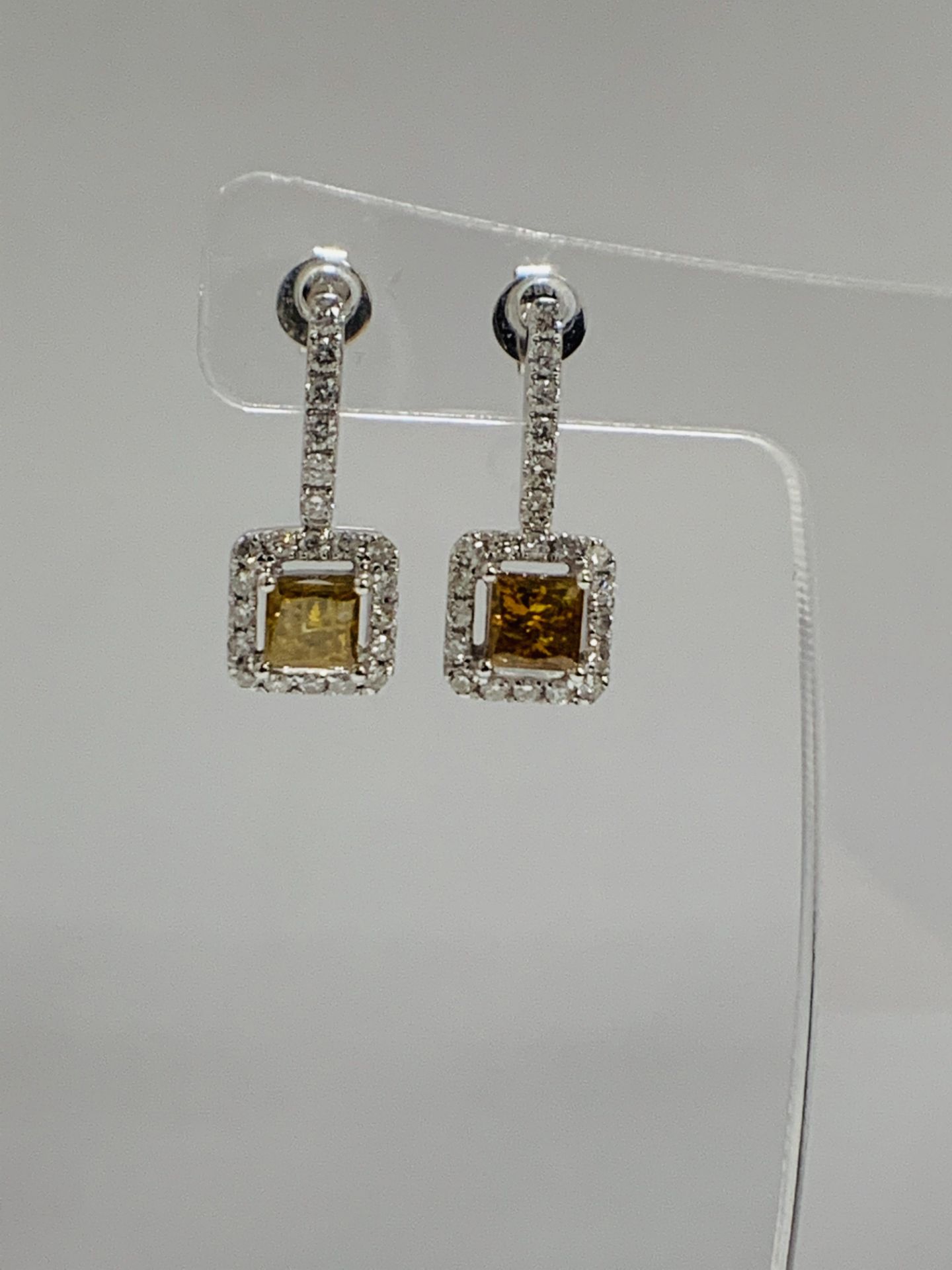 14ct White Gold Yellow Diamond Earrings - Image 10 of 15