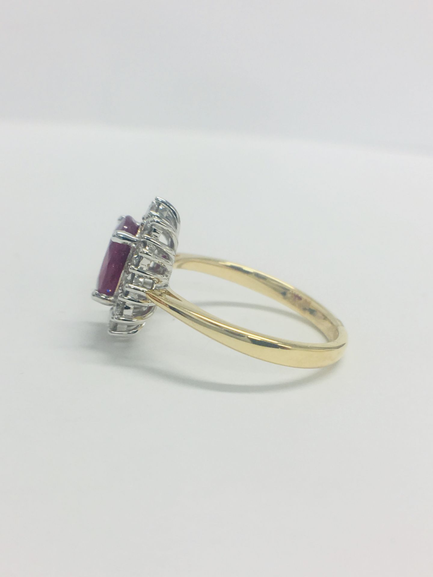 18ct Ruby And Diamond Cluster Ring - Image 3 of 11