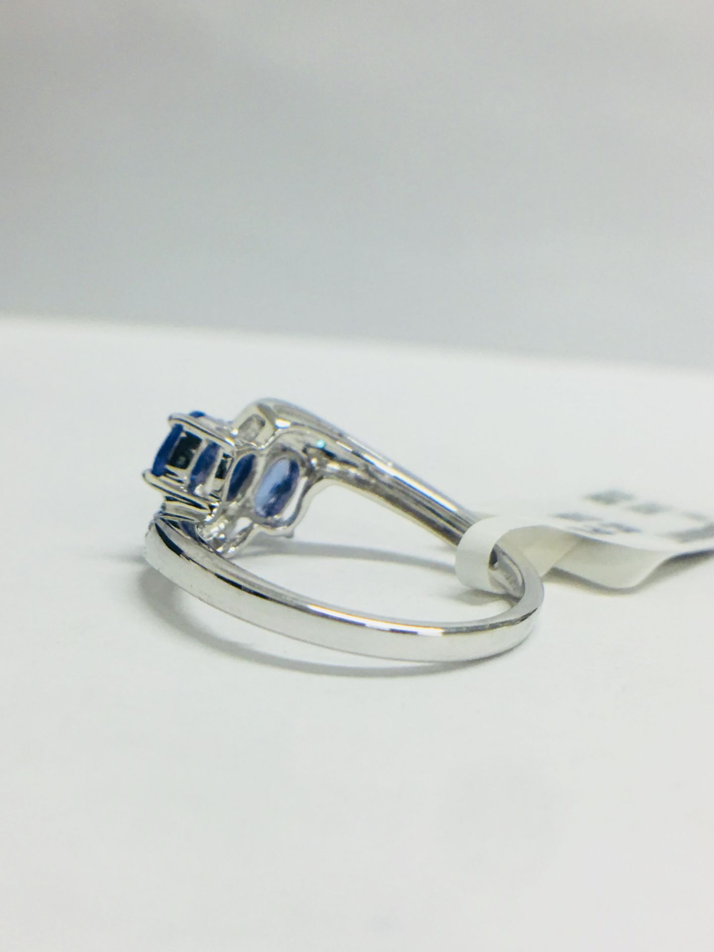 9ct White Gold Tanzanite Diamond Twiat Style Dress Ring - Image 4 of 11