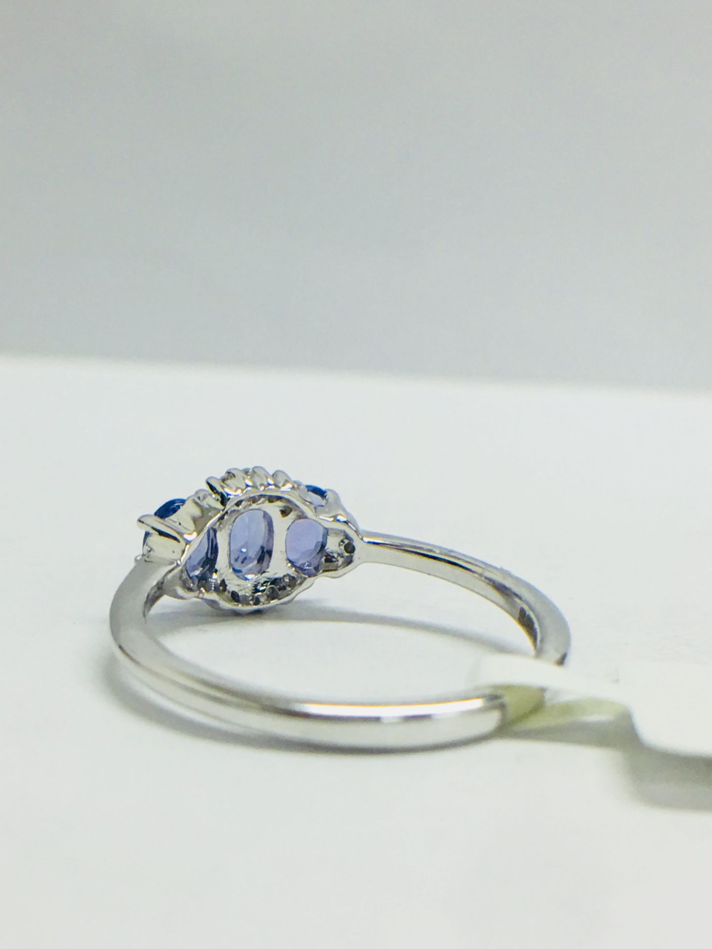 9ct White Gold Tanzanite Diamond Three Stone Ring - Image 5 of 11