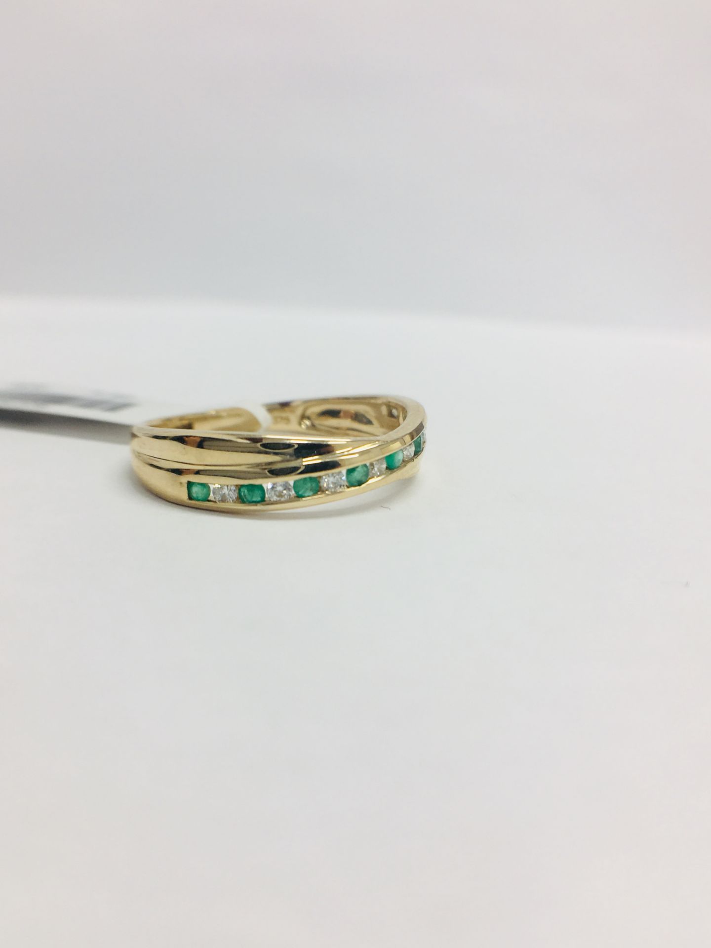 9ct Yellow Gold Emerald Diamond Crossover Band Ring - Image 8 of 11