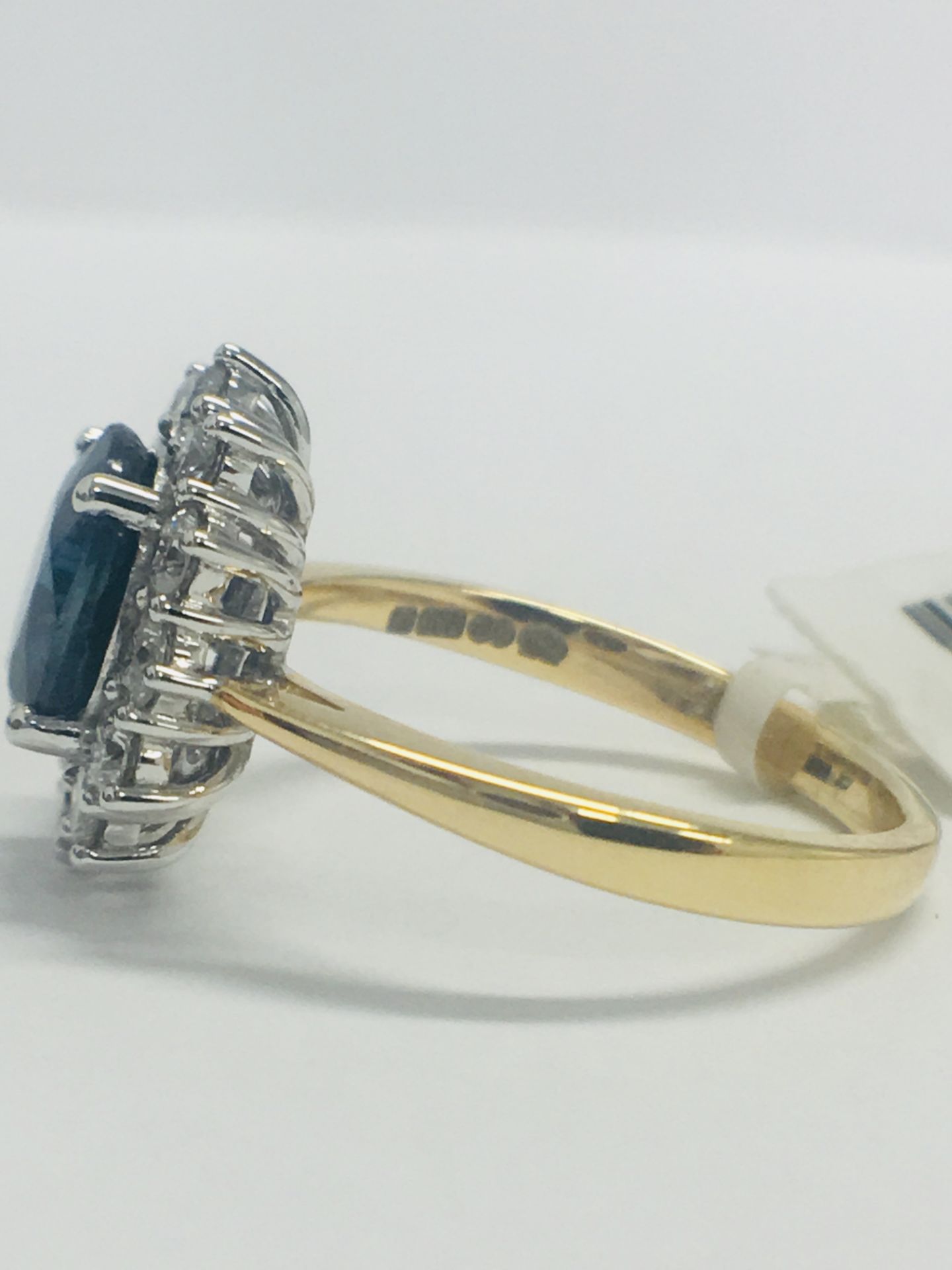 18ct Sapphire And Diamond Cluster Ring - Image 4 of 9