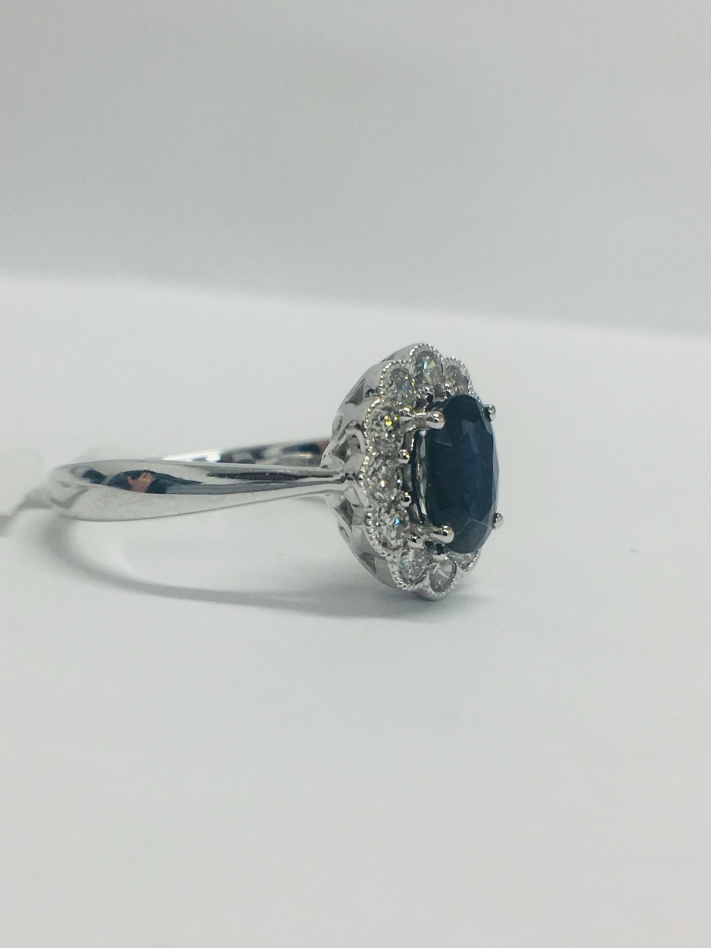 18ct White Gold Sapphire Diamond Cluster Ring - Image 8 of 9