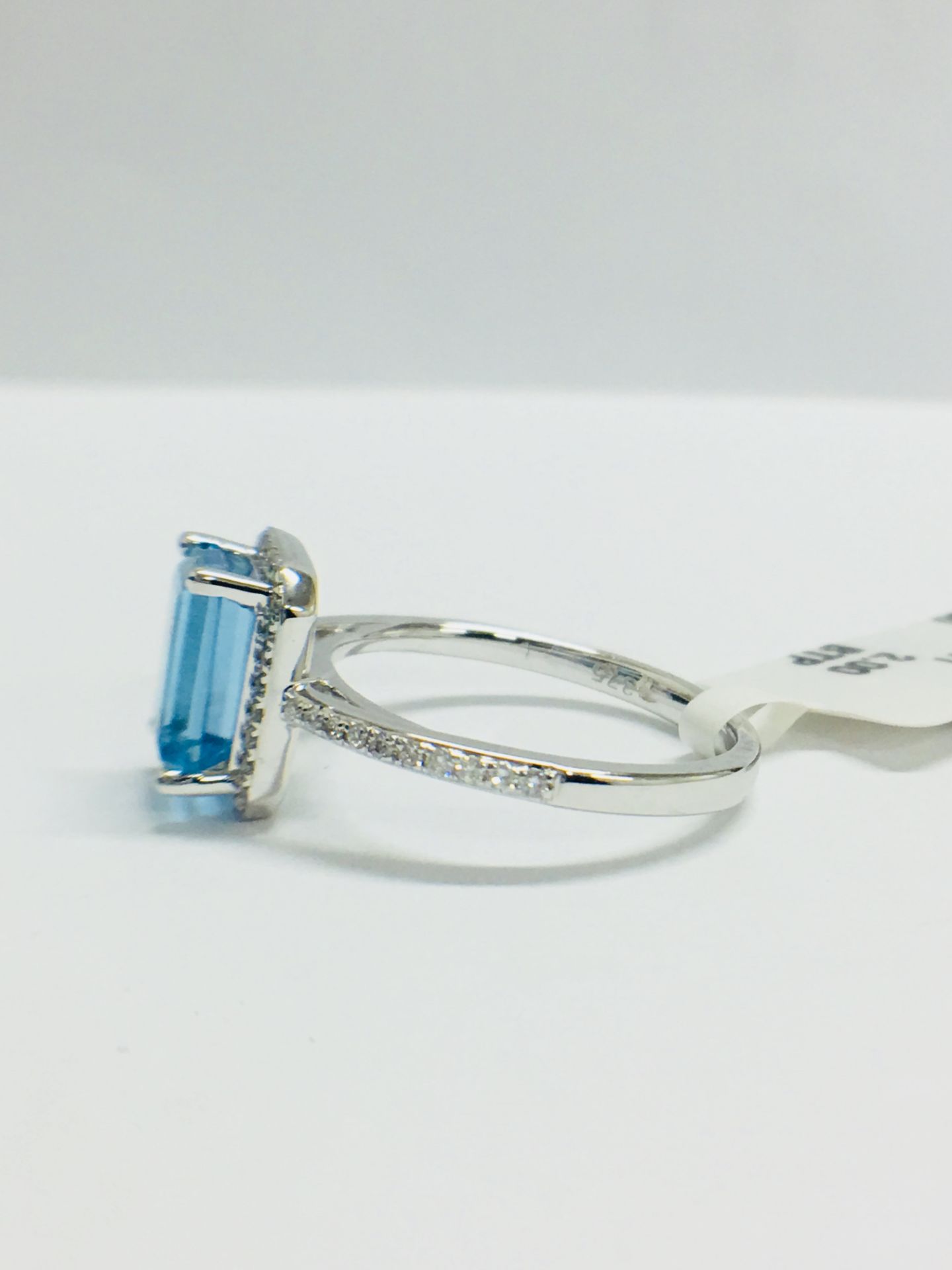 9ct White Gold Blue Topaz Diamond Dress Ring - Image 4 of 12