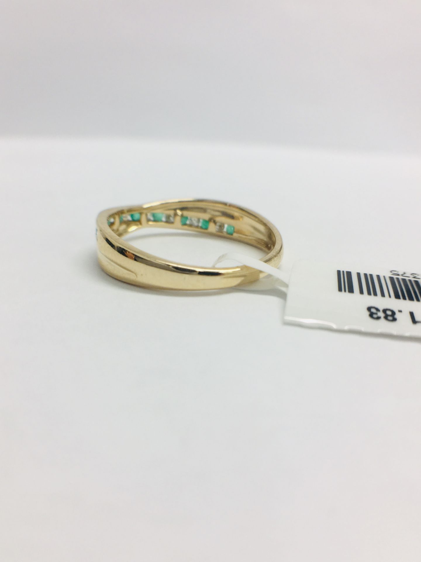 9ct Yellow Gold Emerald Diamond Crossover Band Ring - Image 5 of 11