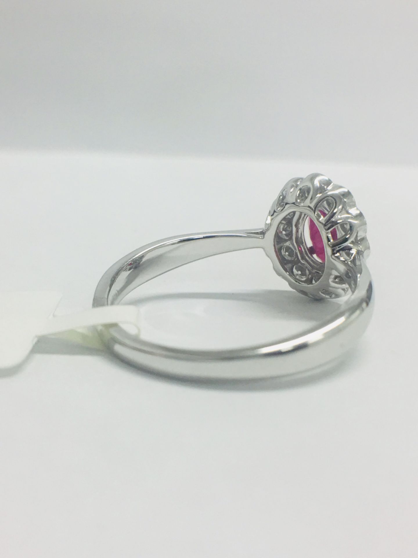 18ct White Gold Ruby Diamond Cluster Ring - Image 6 of 10