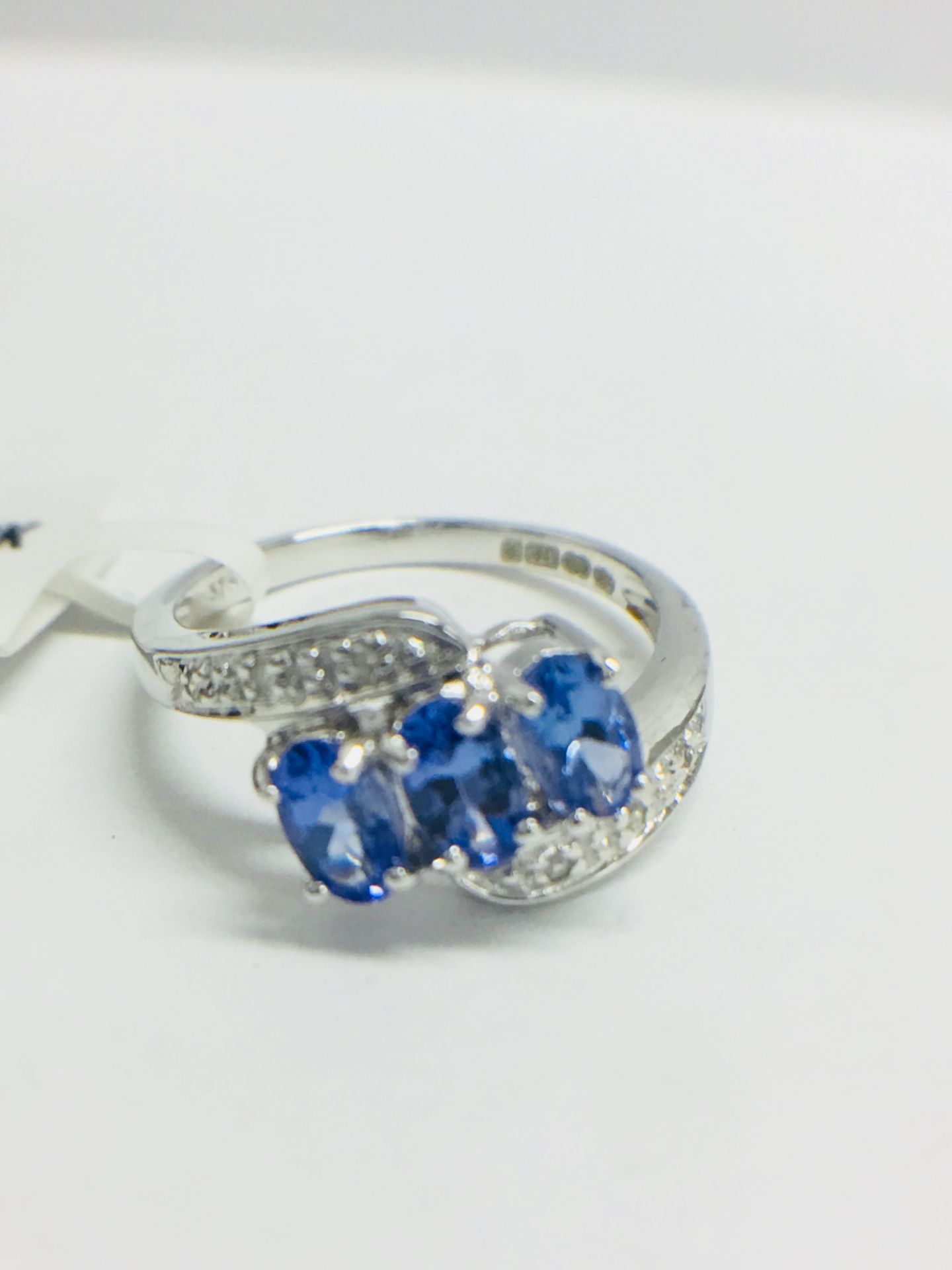 9ct White Gold Tanzanite Diamond Twiat Style Dress Ring - Image 9 of 11