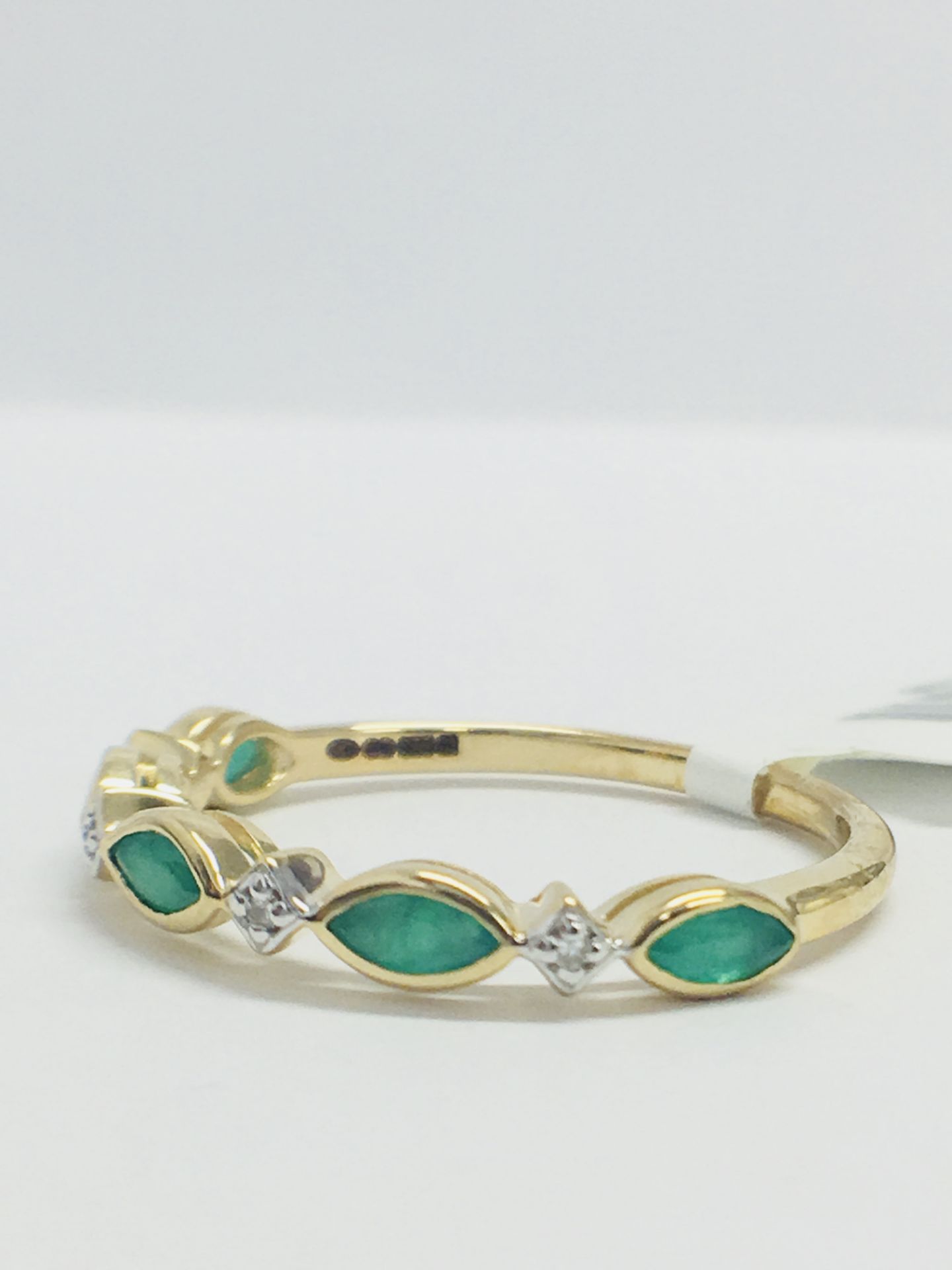 9ct Yellow Gold Emerald Diamond Band Ring - Image 3 of 9