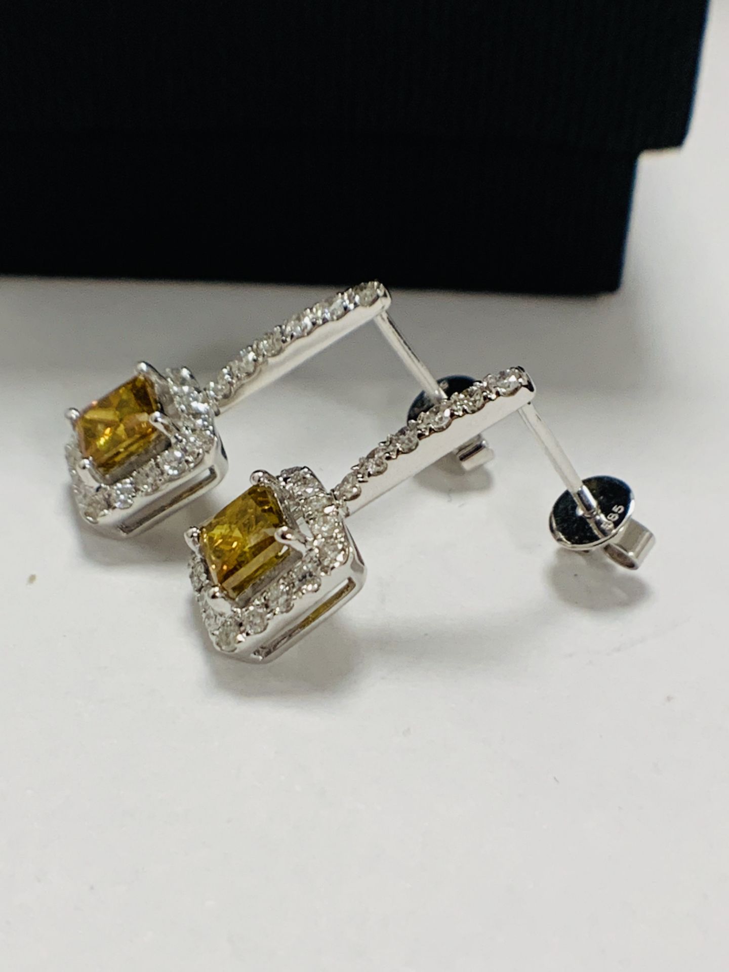 14ct White Gold Yellow Diamond Earrings - Image 4 of 15