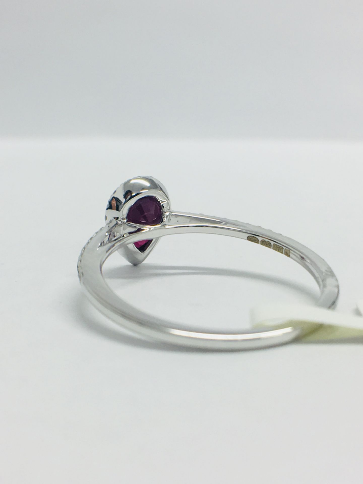 9ct White Pearshape Ruby Diamond Ring - Image 5 of 11