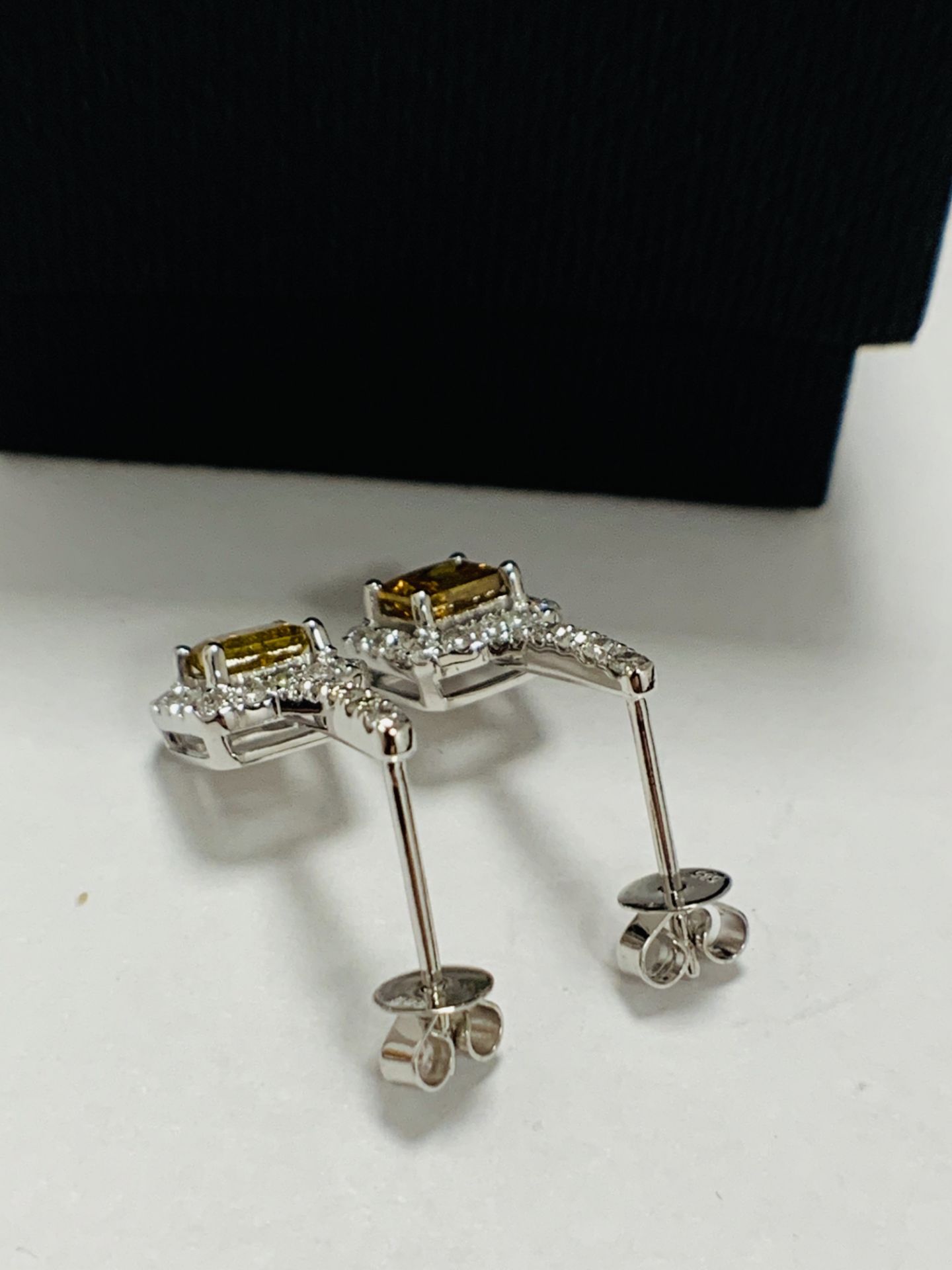 14ct White Gold Yellow Diamond Earrings - Image 5 of 15