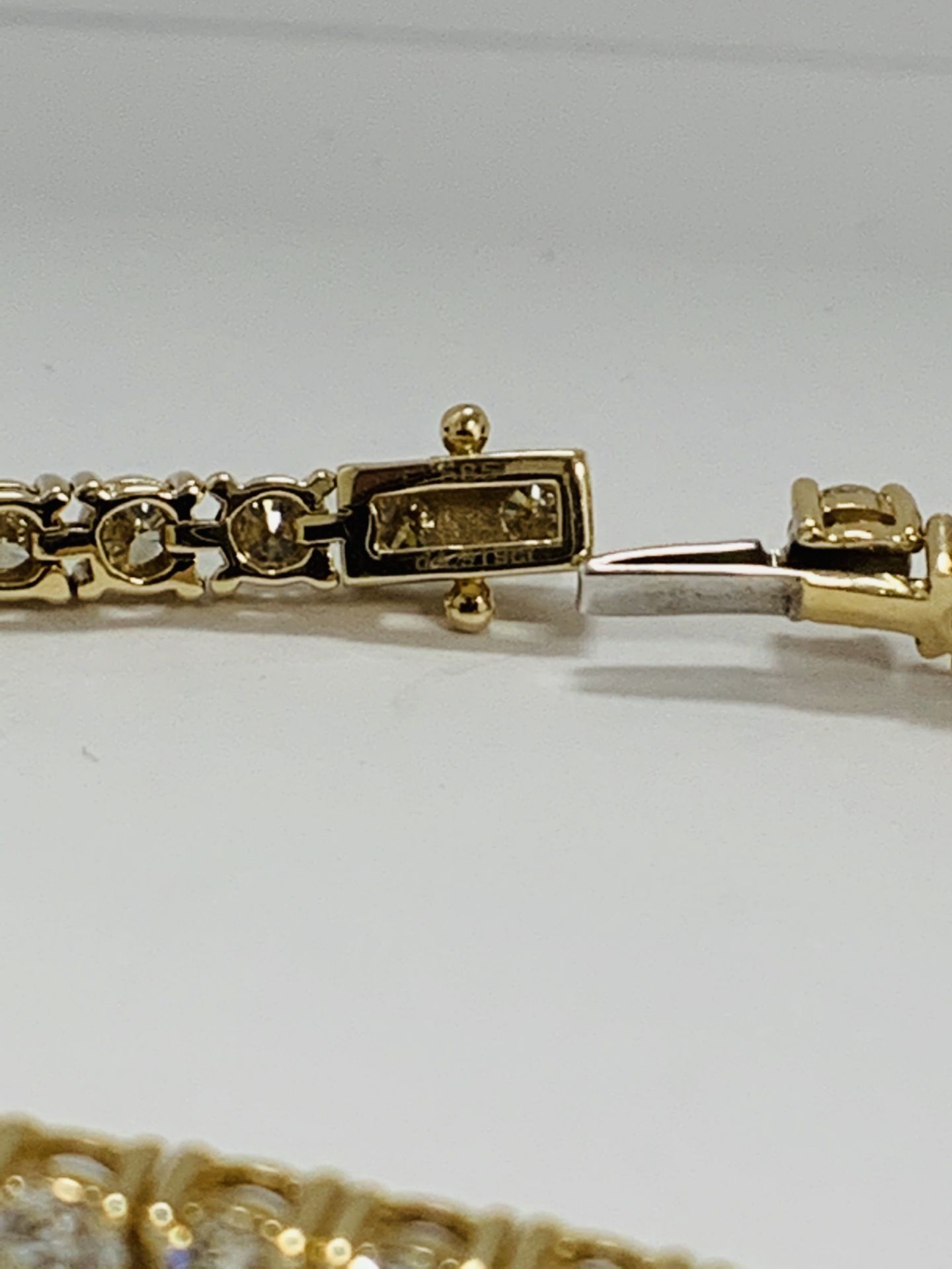 14ct Yellow Gold Diamond Tennis Bracelet - Image 5 of 14