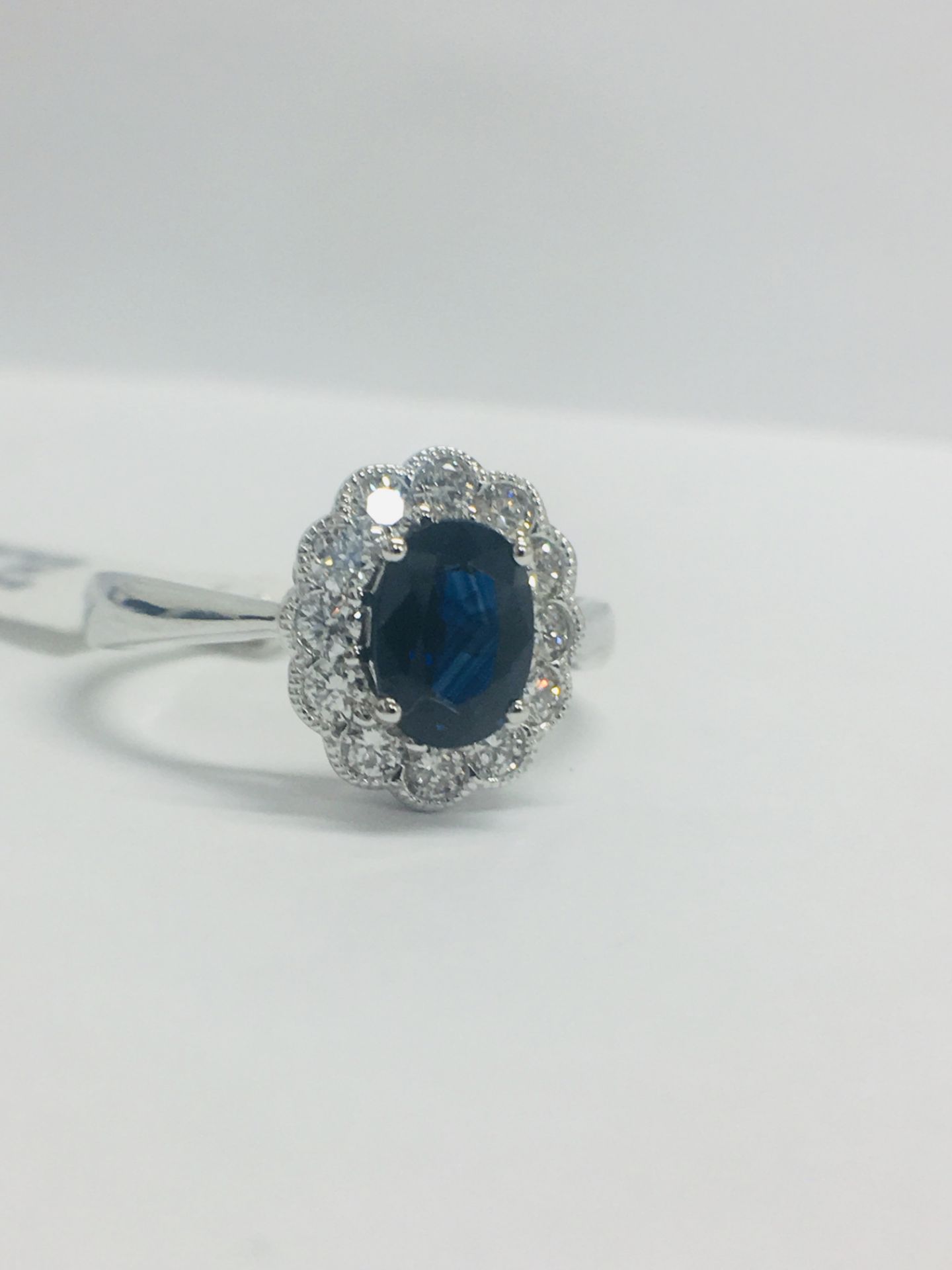 18ct White Gold Sapphire Diamond Cluster Ring - Image 2 of 9