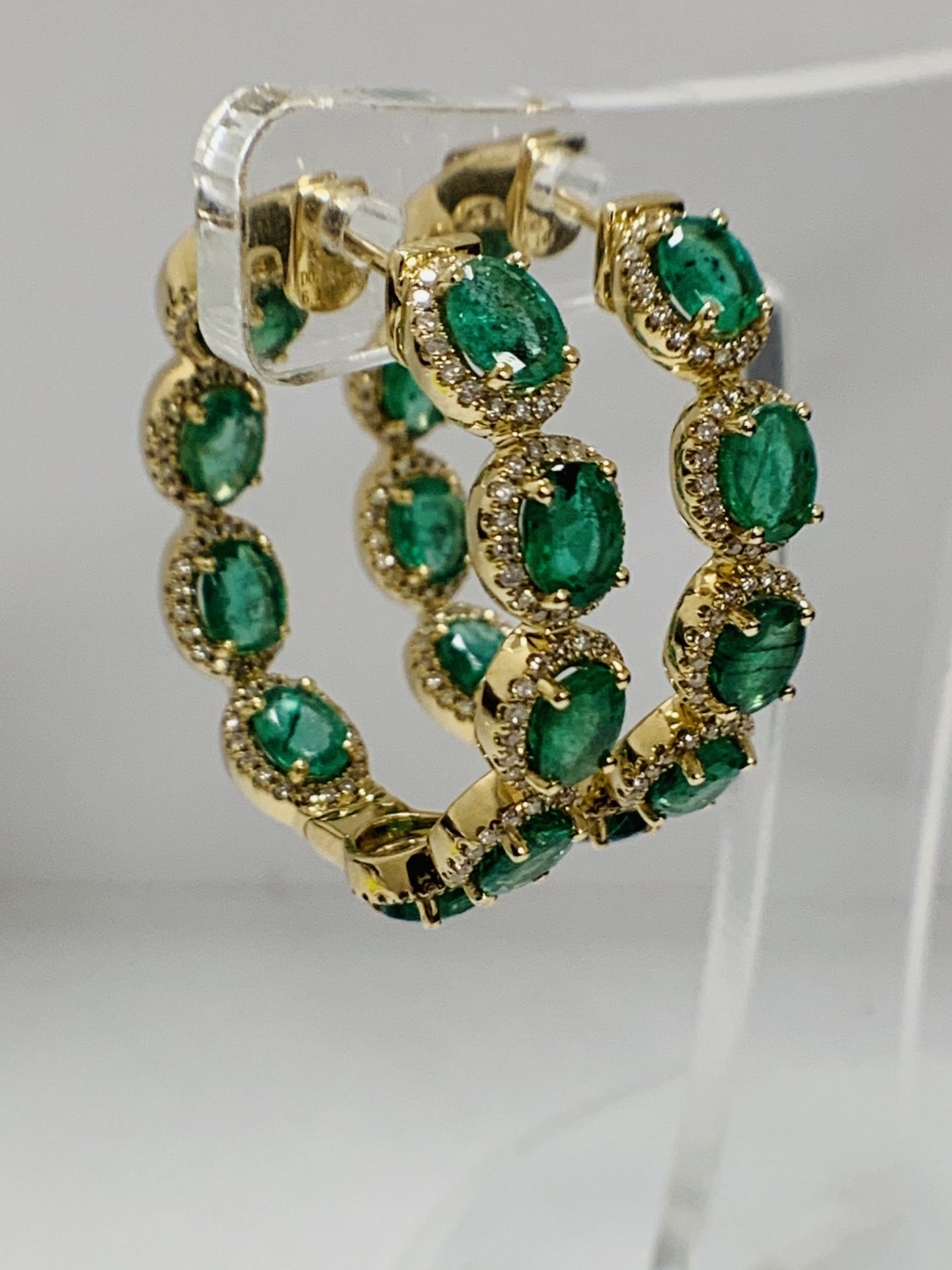 14ct Yellow Gold Emerald And Diamond Hoop Earrings - Image 17 of 23
