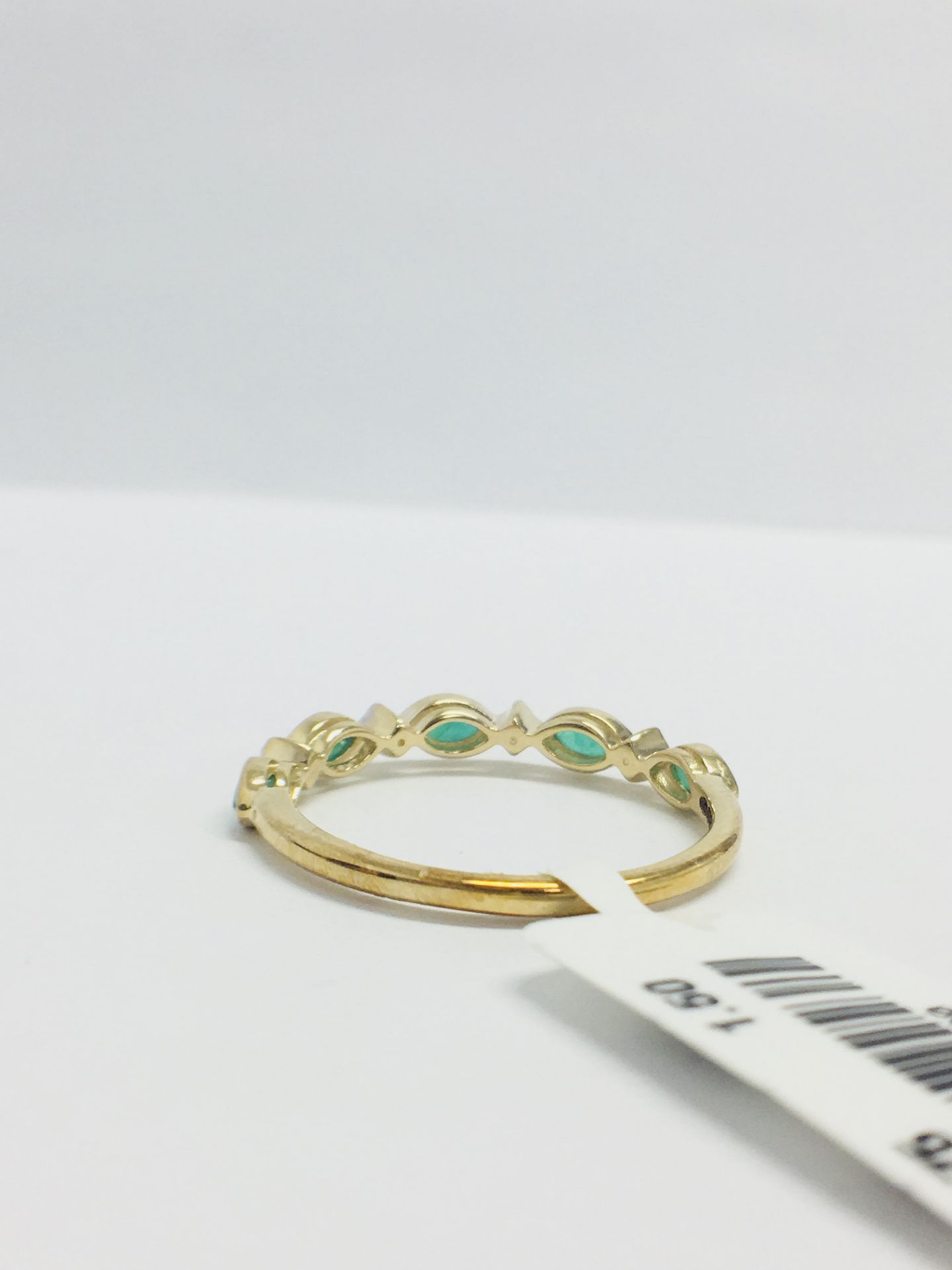 9ct Yellow Gold Emerald Diamond Band Ring - Image 5 of 9