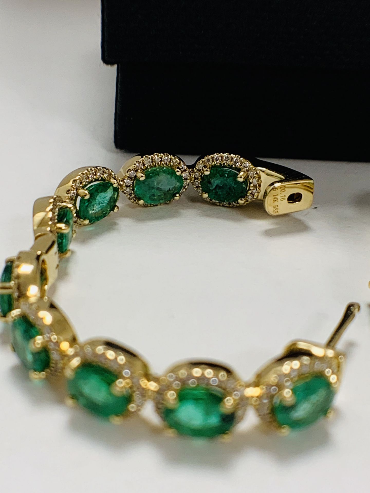 14ct Yellow Gold Emerald And Diamond Hoop Earrings - Image 13 of 23