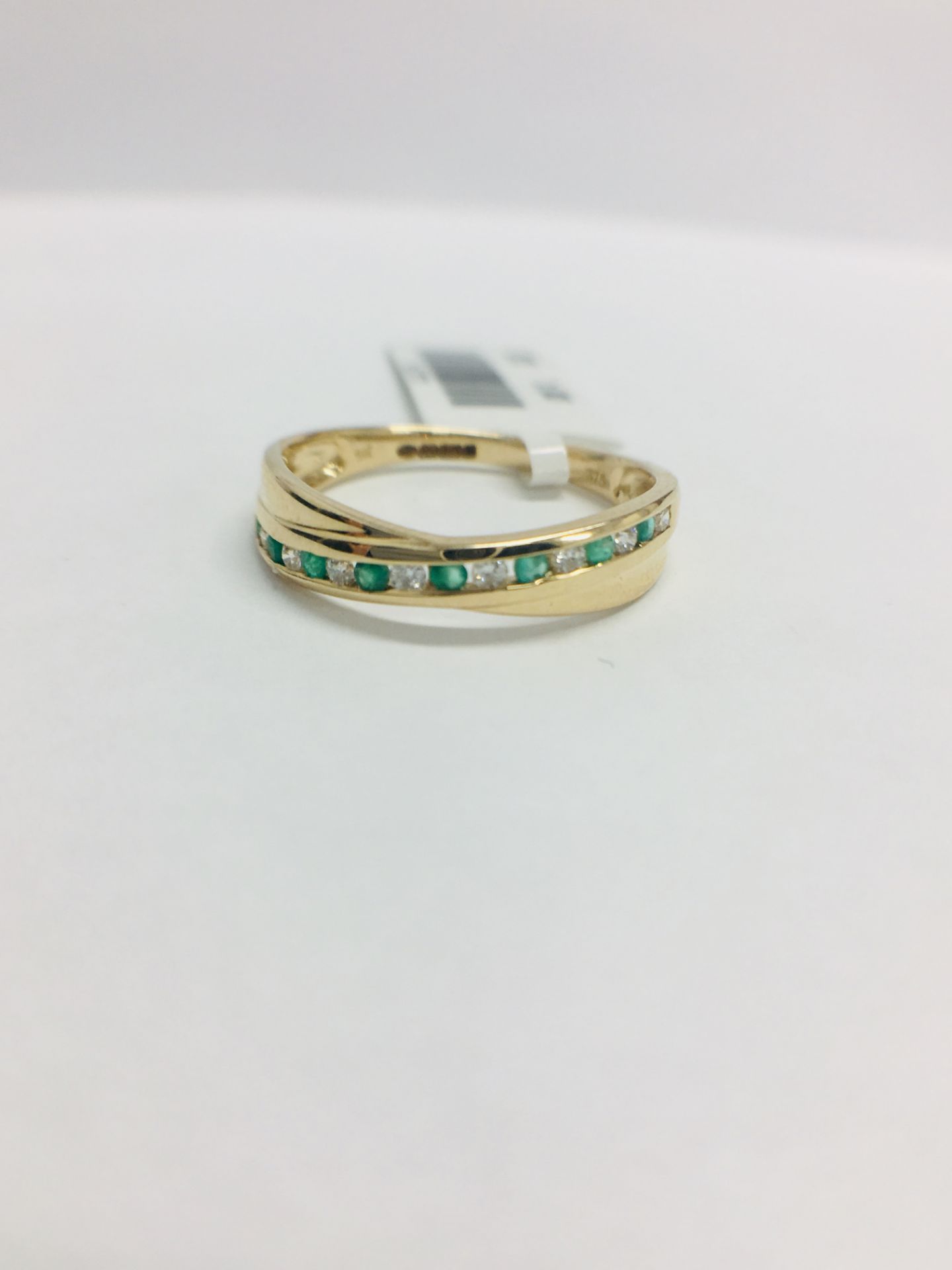 9ct Yellow Gold Emerald Diamond Crossover Band Ring - Image 10 of 11