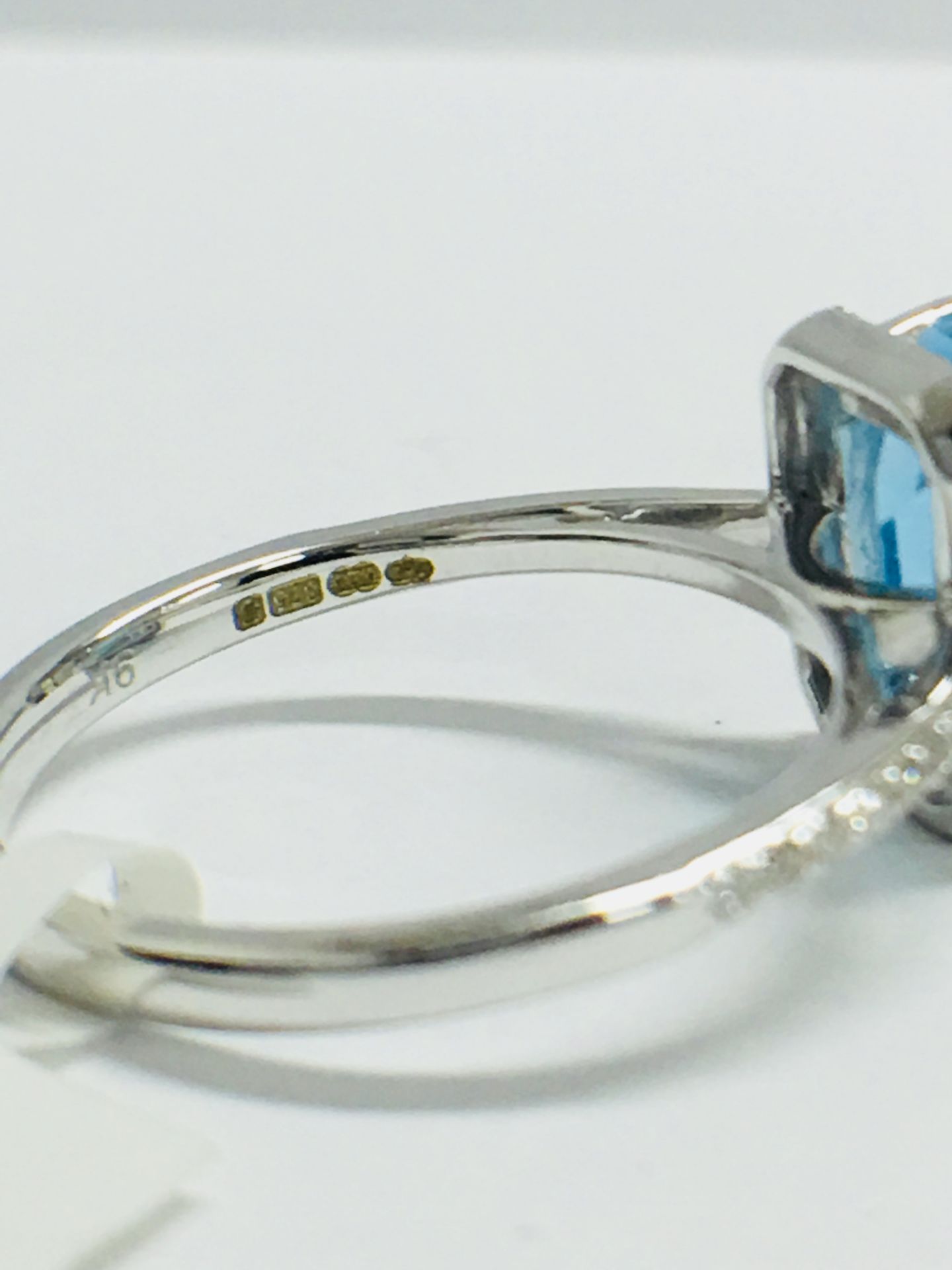9ct White Gold Blue Topaz Diamond Dress Ring - Image 9 of 12