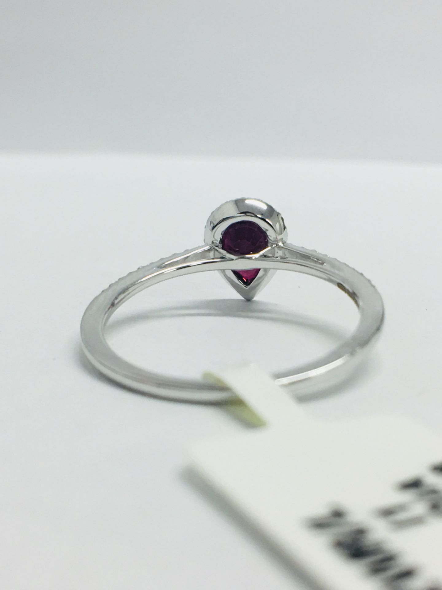 9ct White Pearshape Ruby Diamond Ring - Image 6 of 11